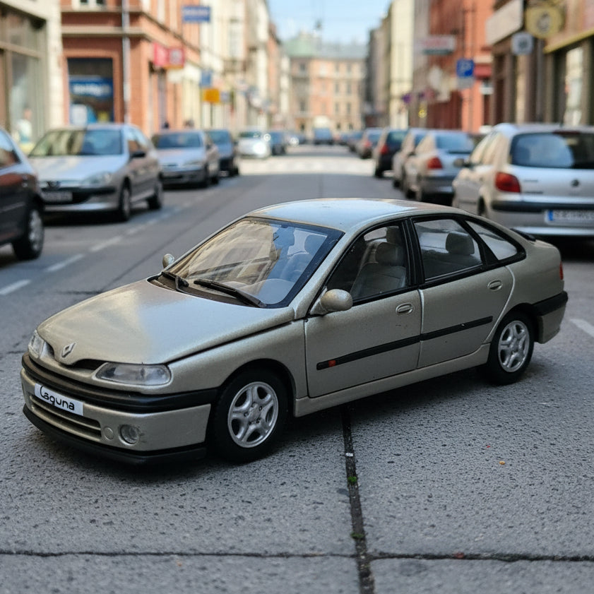 Universal Hobbies 1:43 Renault Laguna stunning diecast model loose excellent