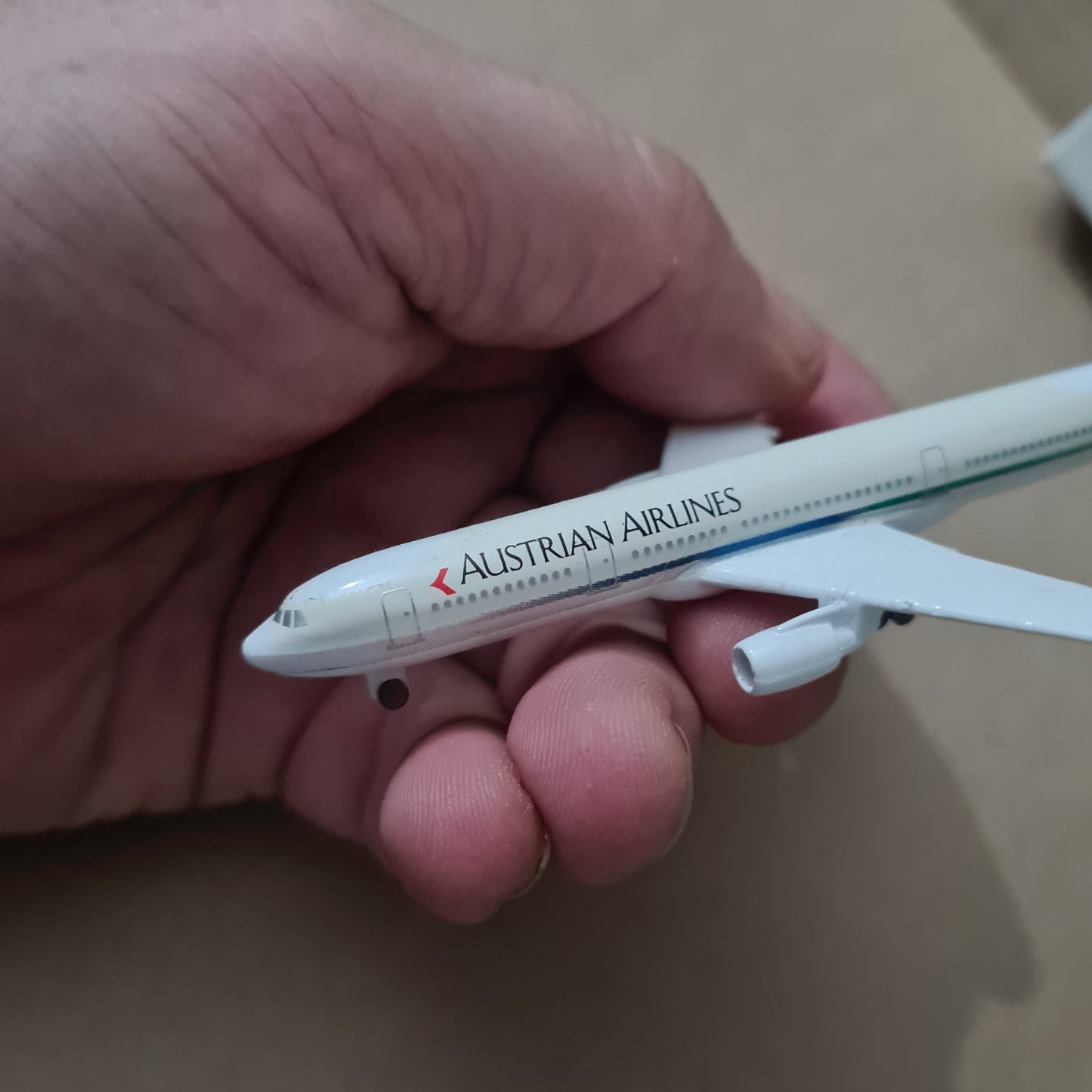 Schabak 1:600 Airbus A-330 Austrian Airlines diecast plane 954/13 very good boxed