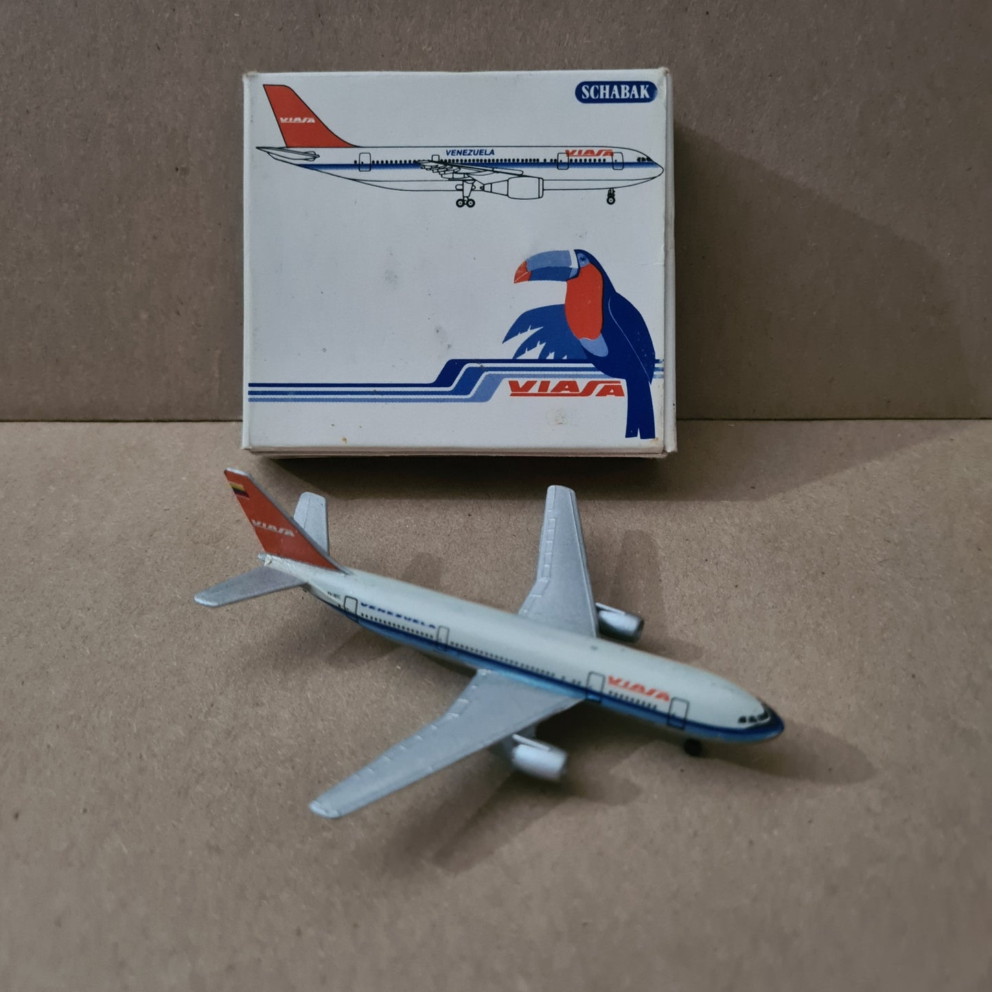 Schabak 1:600 Airbus A-300 Viasa Venezuela Airlines  diecast plane 903/78 good boxed