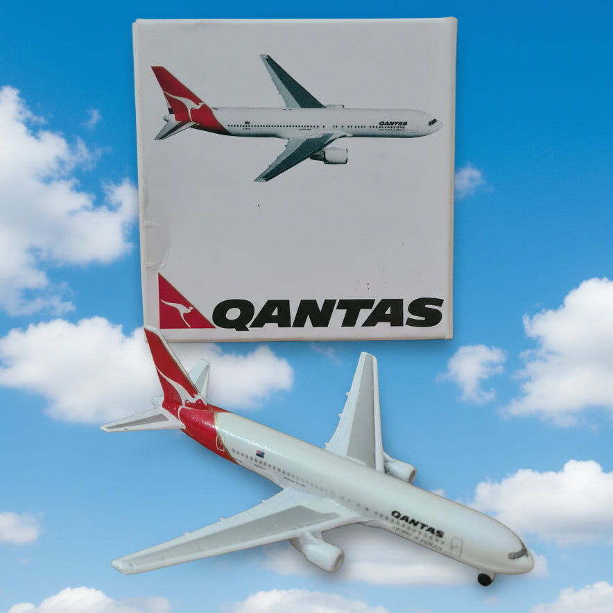 Schabak 1:600 Boeing 767-300 Qantas  diecast plane 927/28 good boxed