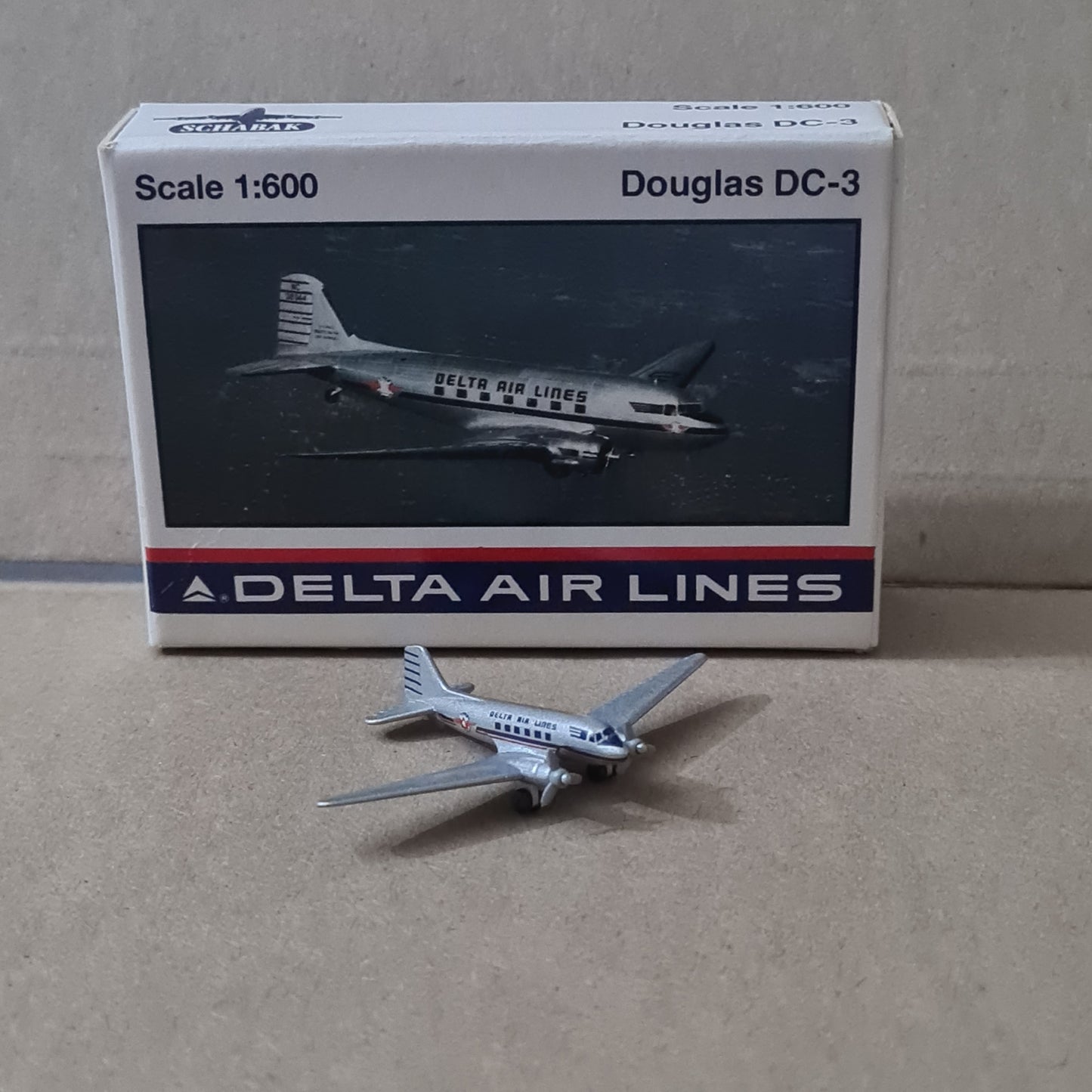 Schabak 1:600 Douglas DC-3 Delta Air Lines diecast plane 932/21 VGC boxed