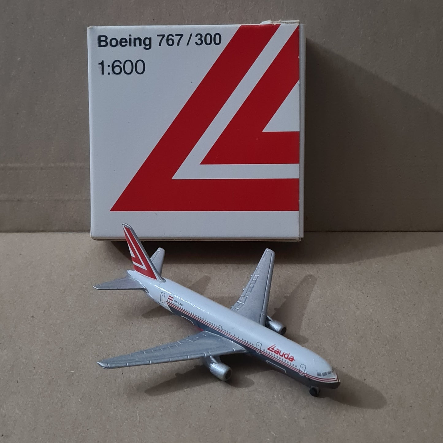 Schabak 1:600 Boeing 767/300 Lauda Air diecast plane 927/56 good boxed