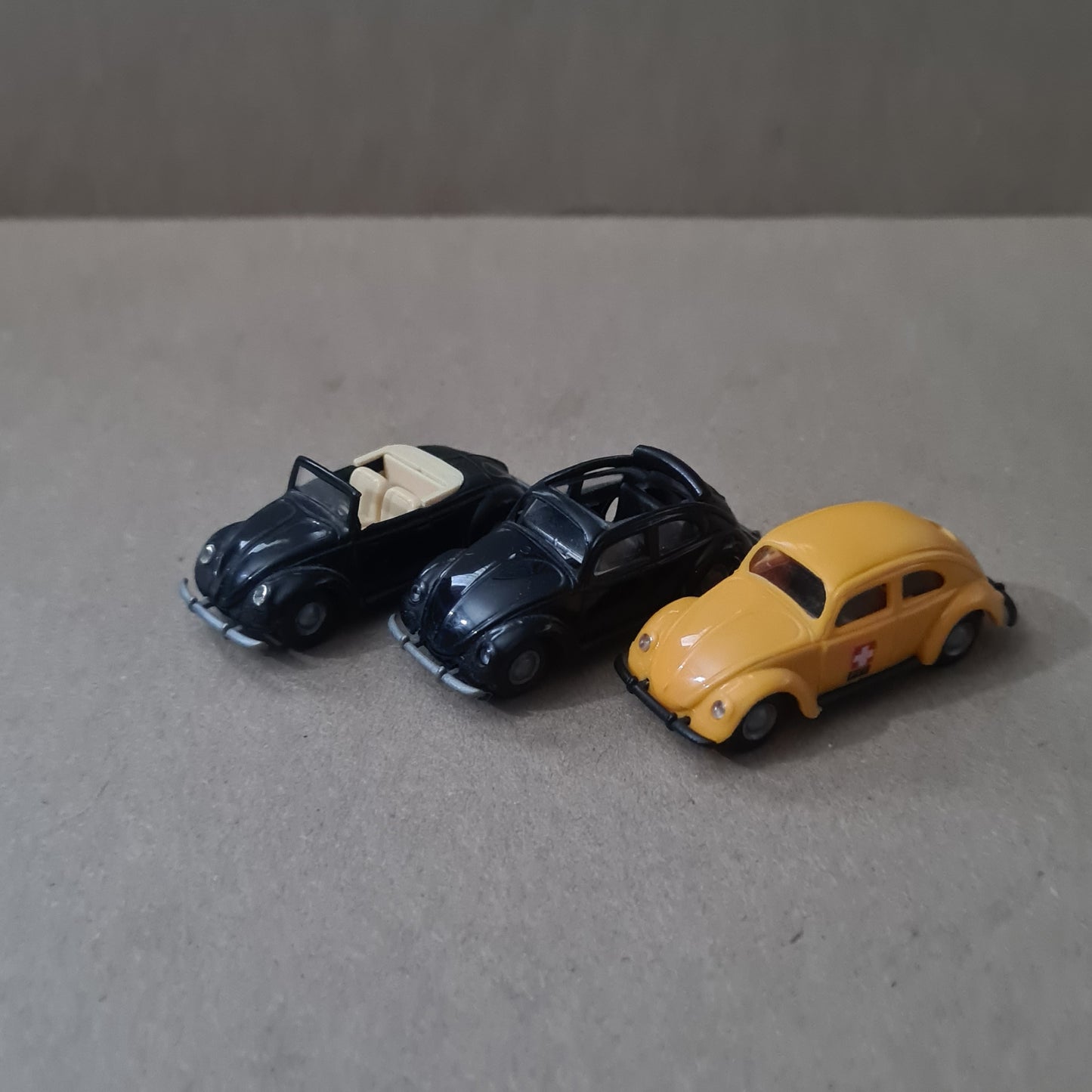 1:87 praline VW Kafer Beetle classic plastic miniature model cars x3 loose vgc