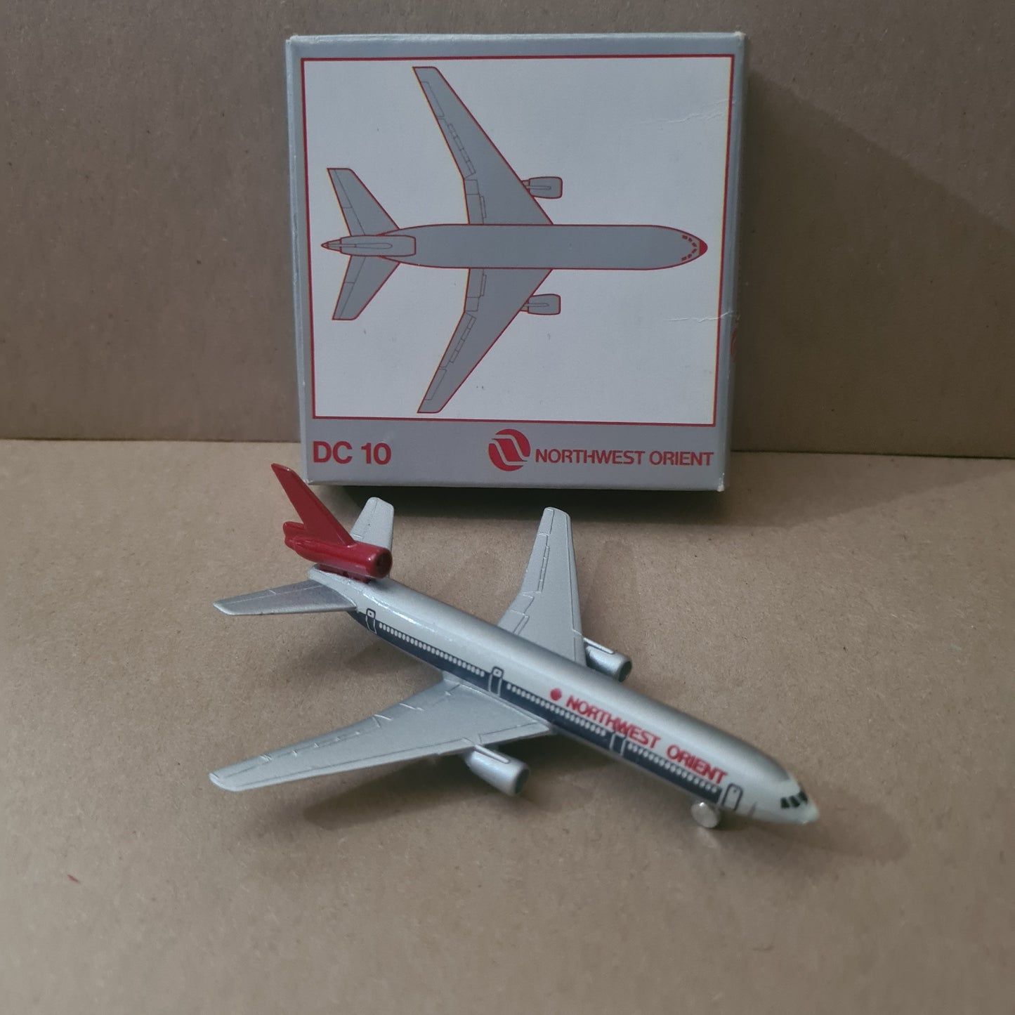 Schabak 1:600 DC-10 Northwest Orient  diecast plane 902/37 VGC boxed