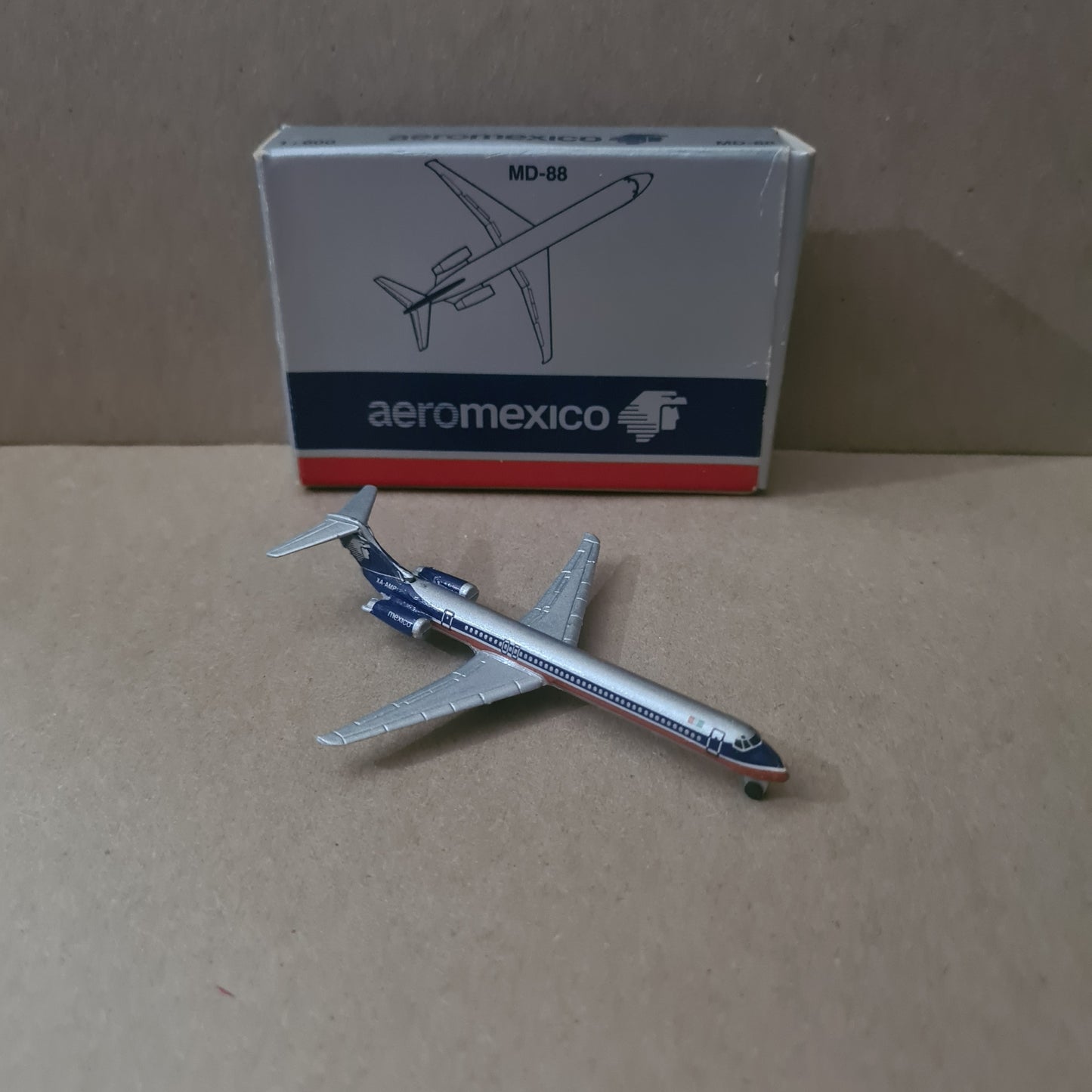 Schabak 1:600 MD-88 Aeromexico diecast plane 904/120 VGC boxed