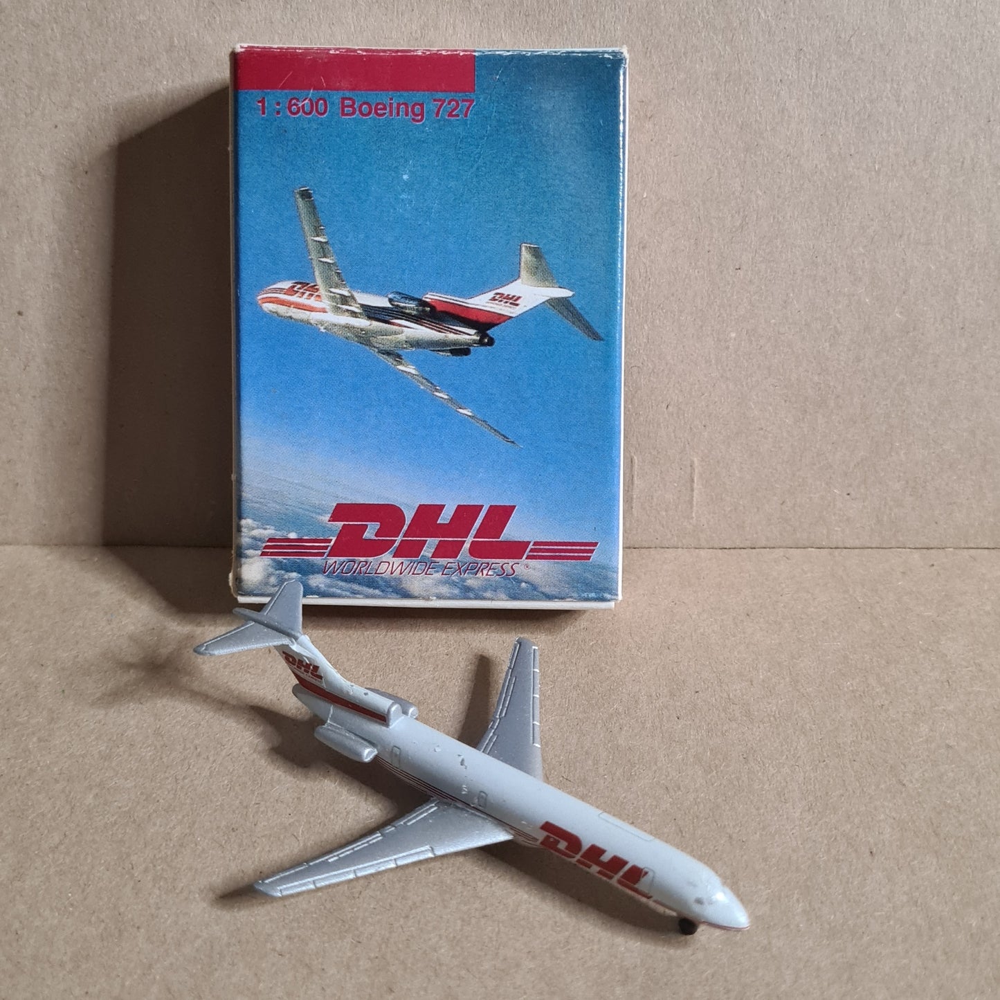 Schabak 1:600 Boeing 727 DHL Worldwide Express diecast plane  906/130 Good boxed