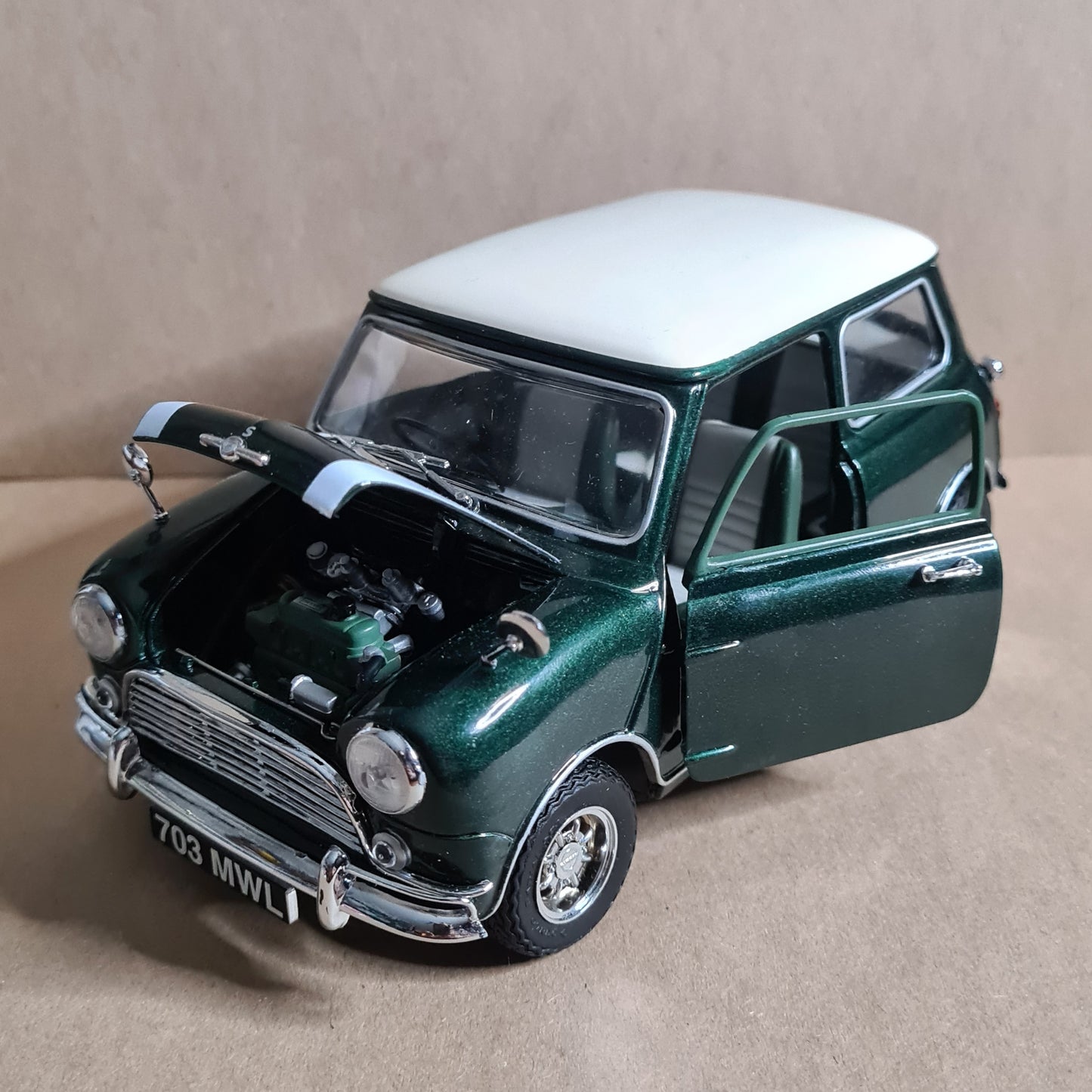 1:18 Corgi Concours collection 99595 Mini Cooper Saloon diecast model boxed