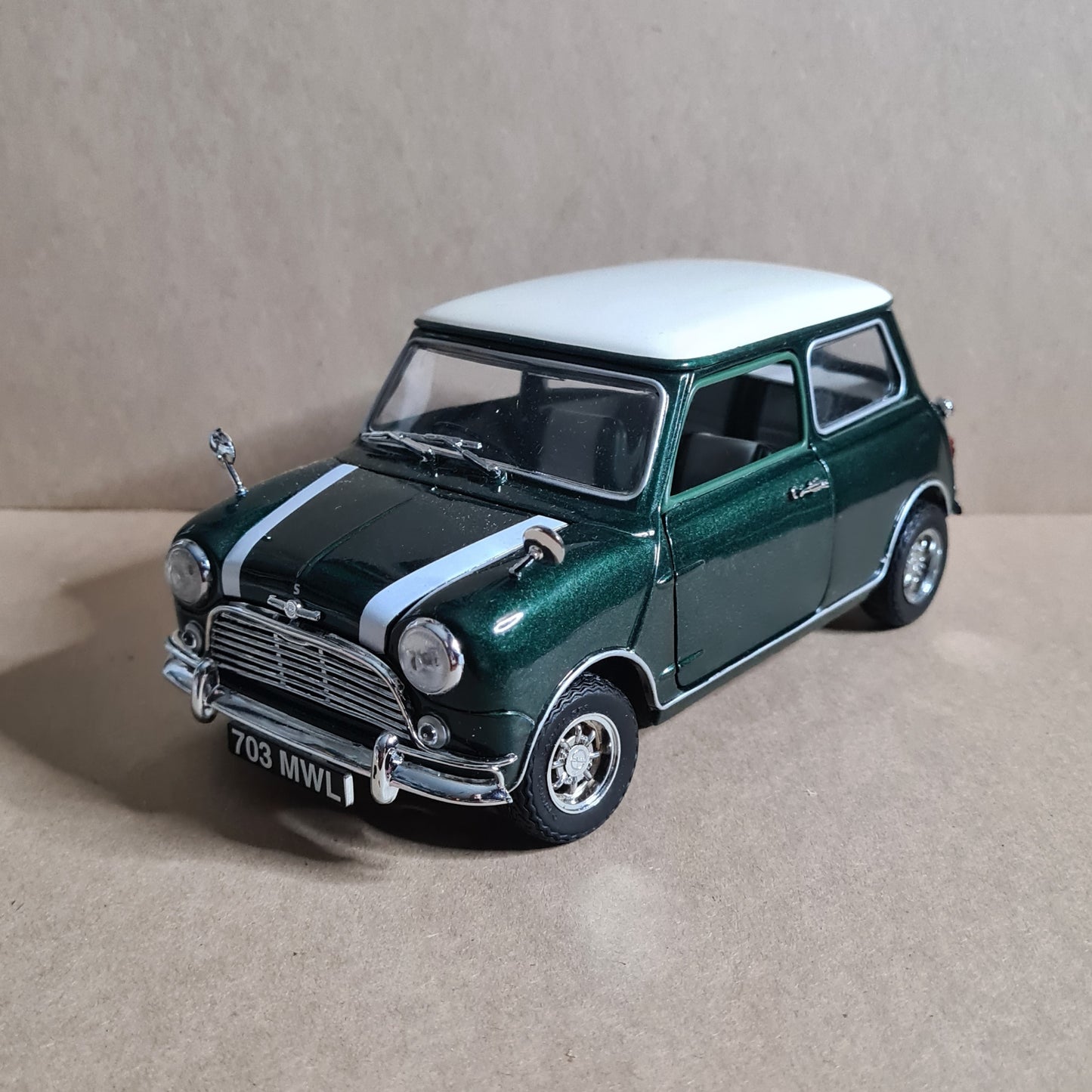 1:18 Corgi Concours collection 99595 Mini Cooper Saloon diecast model boxed