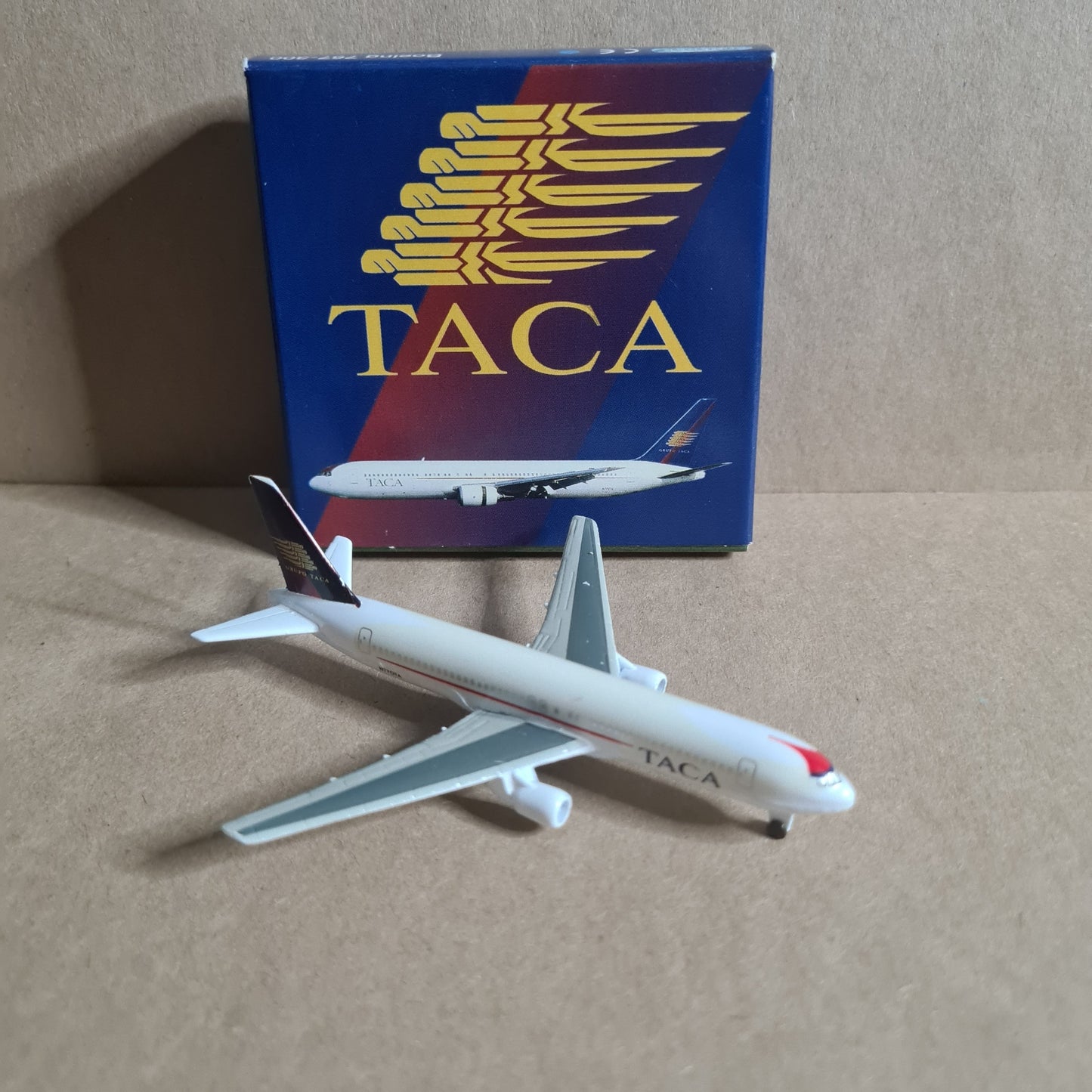Schabak 1:600 Boeing 767-300 TACA diecast plane very good boxed