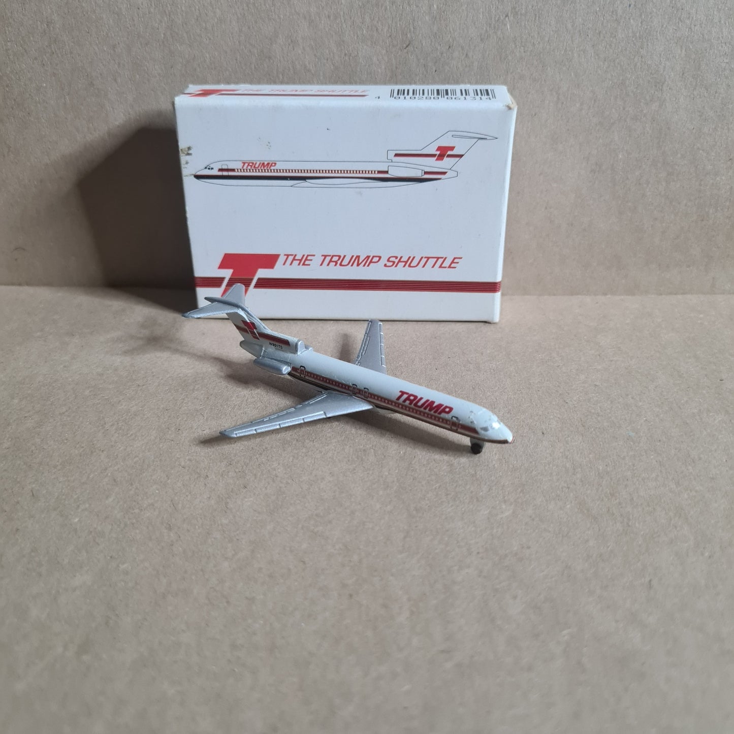 Schabak 1:600 Boeing 727 The Trump Shuttle diecast plane 906/131 good boxed