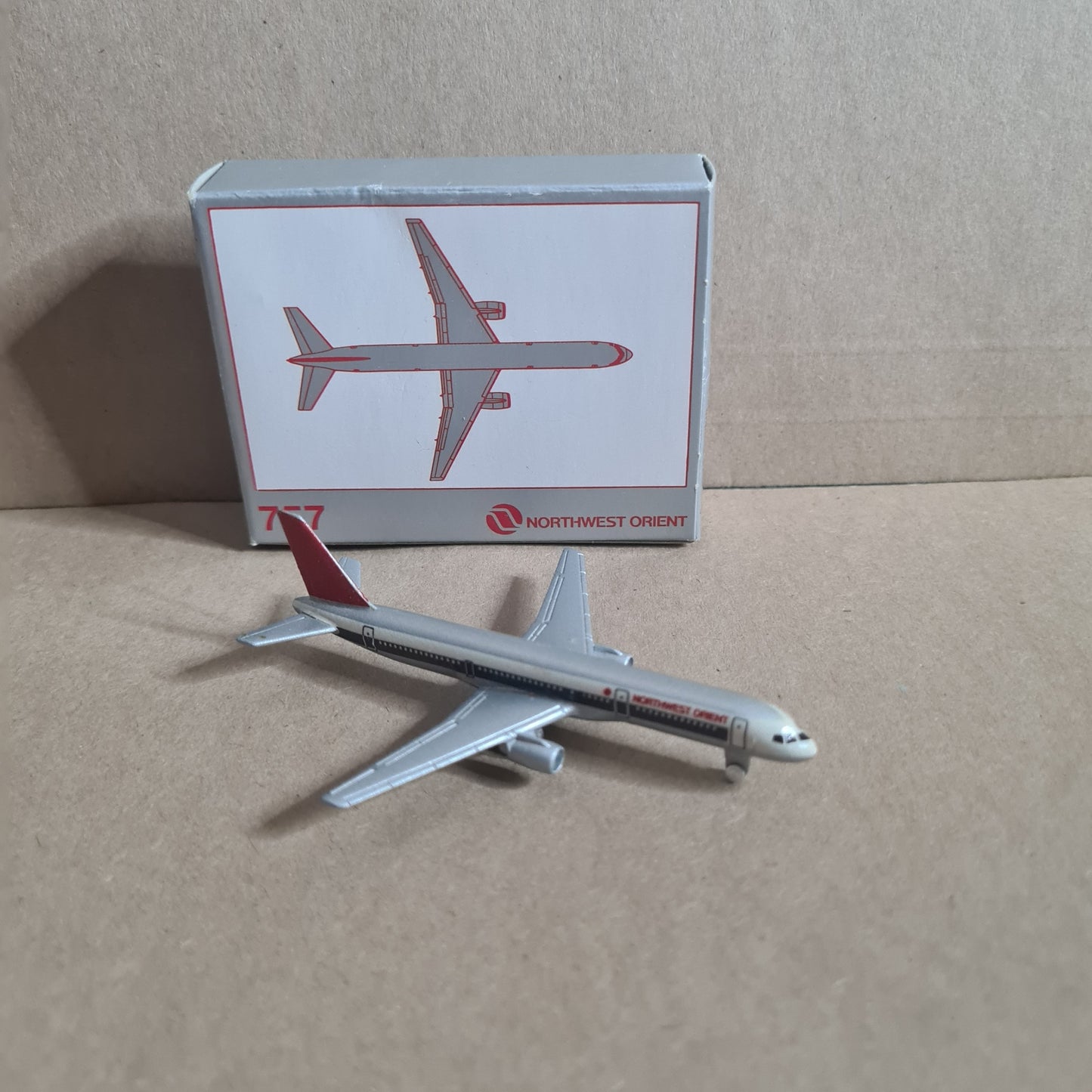 Schabak 1:600 Boeing 757 Northwest Orient diecast plane 908/37 VGC boxed