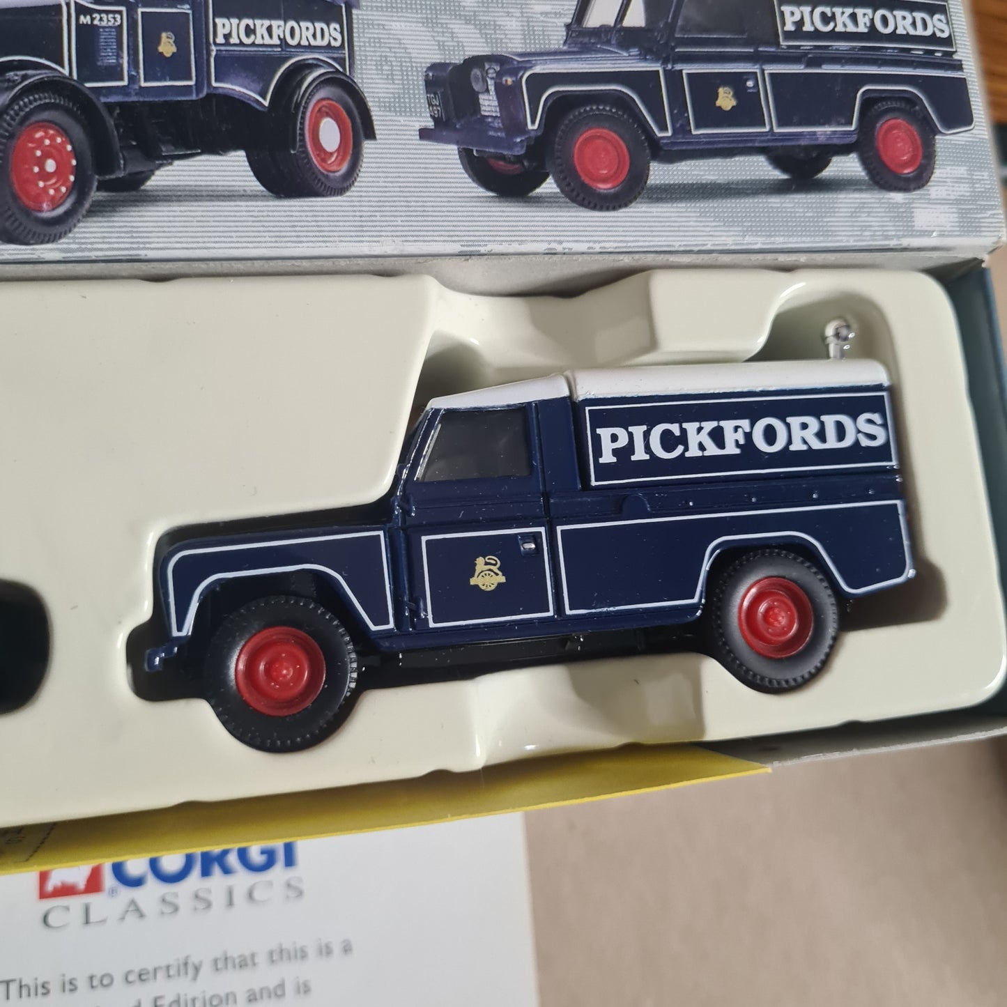 Corgi 16601 Heavy Haulage Pickfords Scammell highwayman & Land Rover set boxed vgc