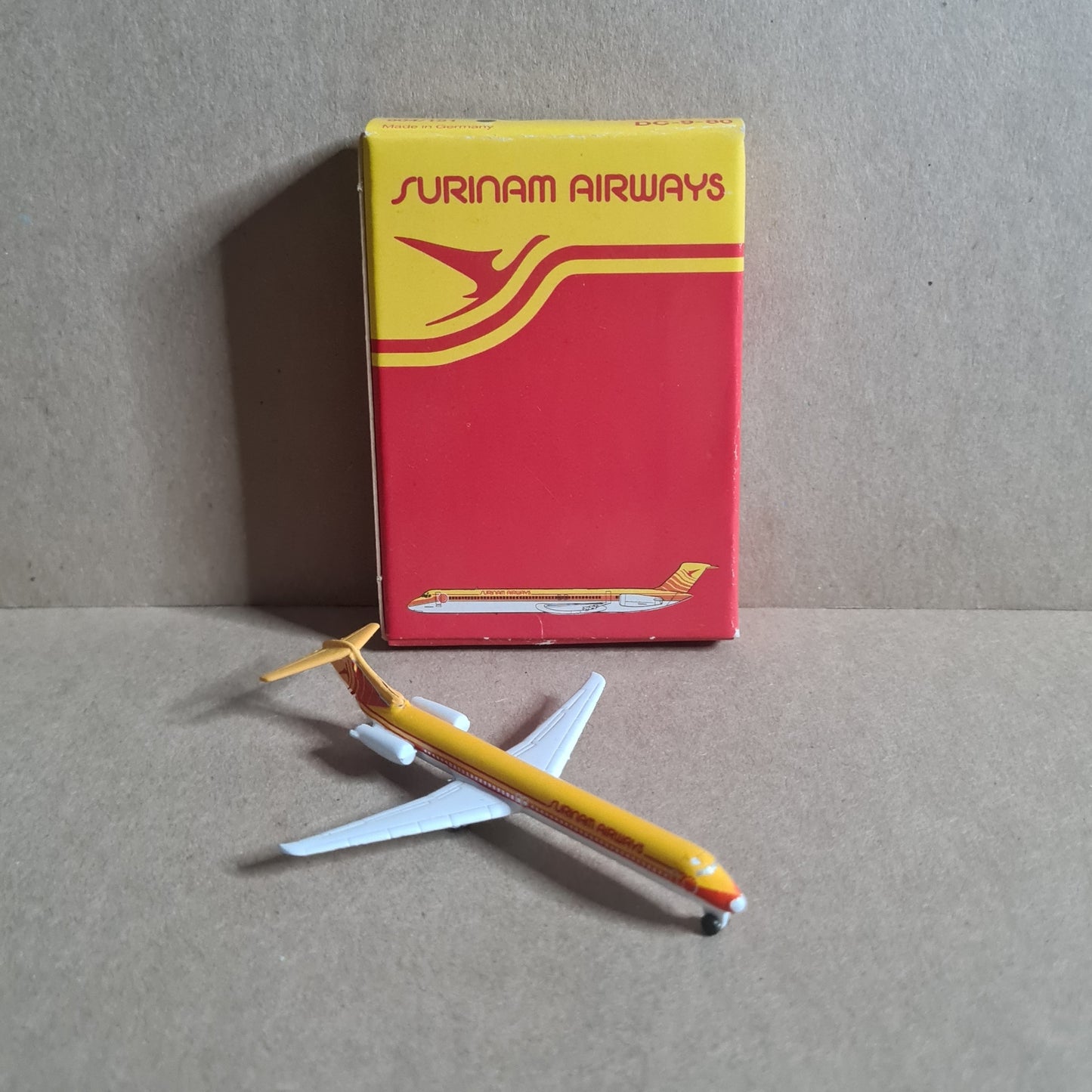 Schabak 1:600 DC-9-80 Surinam Airways diecast plane 904/151 good boxed