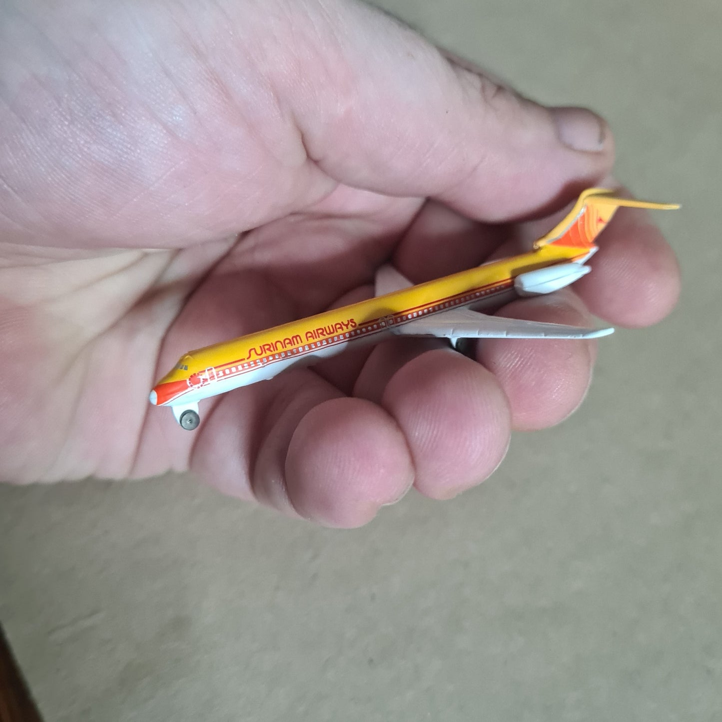 Schabak 1:600 DC-9-80 Surinam Airways diecast plane 904/151 good boxed