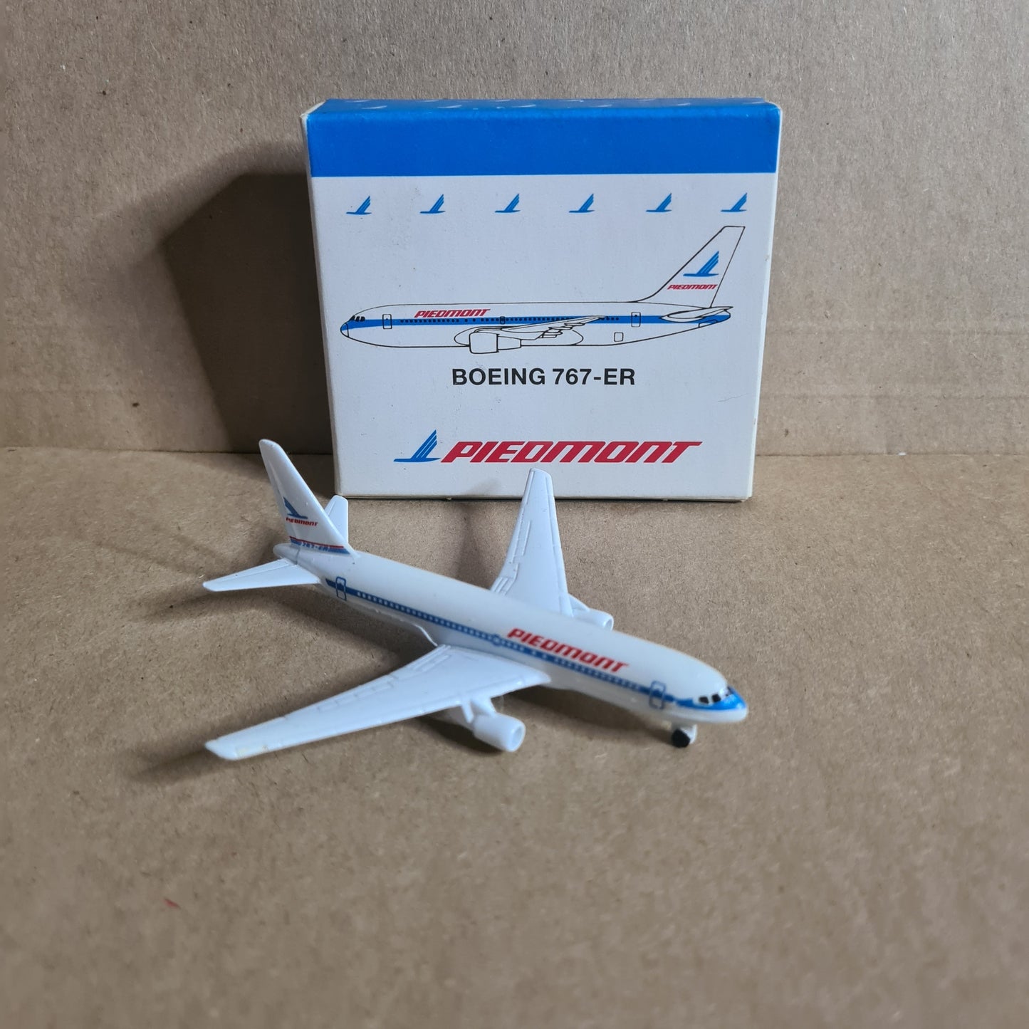 Schabak 1:600 Boeing 767-ER Piedmont diecast plane 907/84 VGC boxed