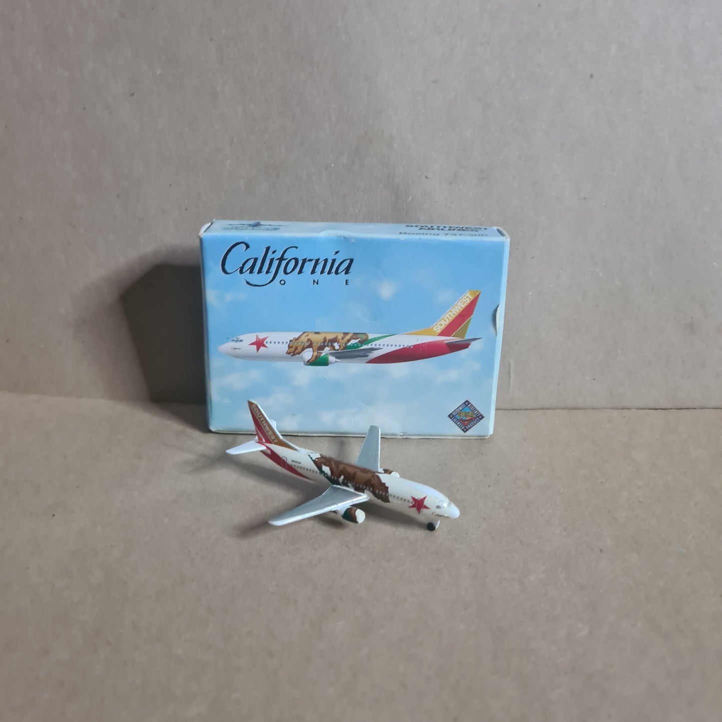Schabak 1:600 Boeing 737-300 Southwest Airlines California One diecast plane 925/160c Very Good boxed