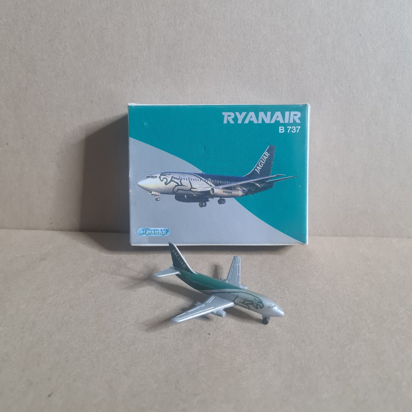 Schabak 1:600 Boeing 737 Ryanair Jaguar diecast plane 905/198 Excellent  boxed
