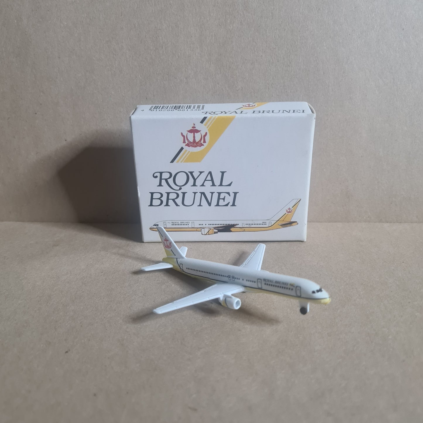 Schabak 1:600 Boeing 757 Royal Brunei diecast plane 908/133 VGC  boxed