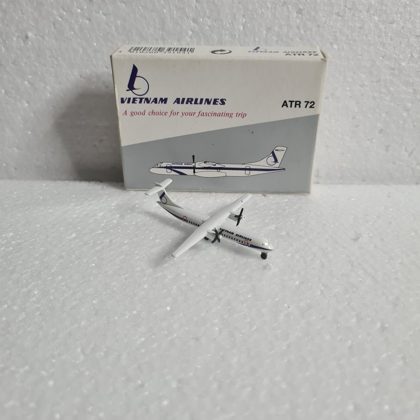 Schabak 1:600 ATR Vietnam Airlines  diecast plane 939/154 VGC  boxed
