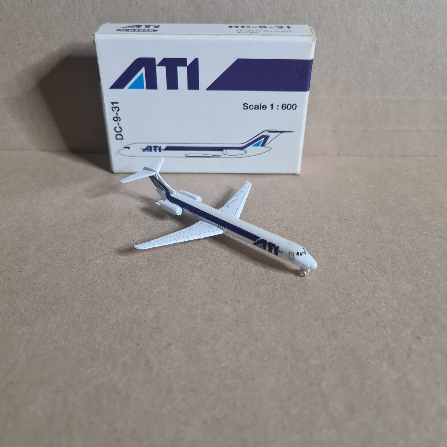 Schabak 1:600 DC-9-31 ATI  diecast plane 924/60 VGC boxed