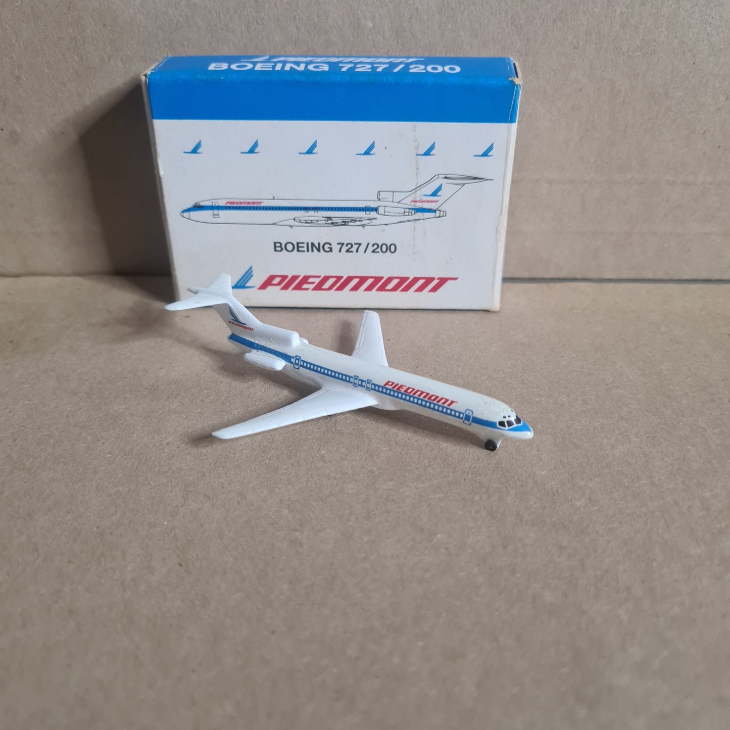 Schabak 1:600 Boeing 727-200 Piedmont German made diecast plane 906/84 good boxed