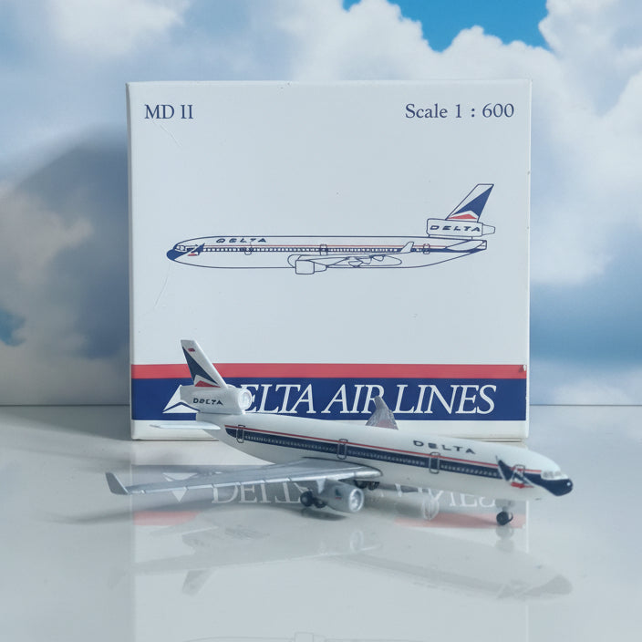 Schabak 1:600 MD-11 Delta Airlines  German made diecast plane 943/21 VGC  boxed