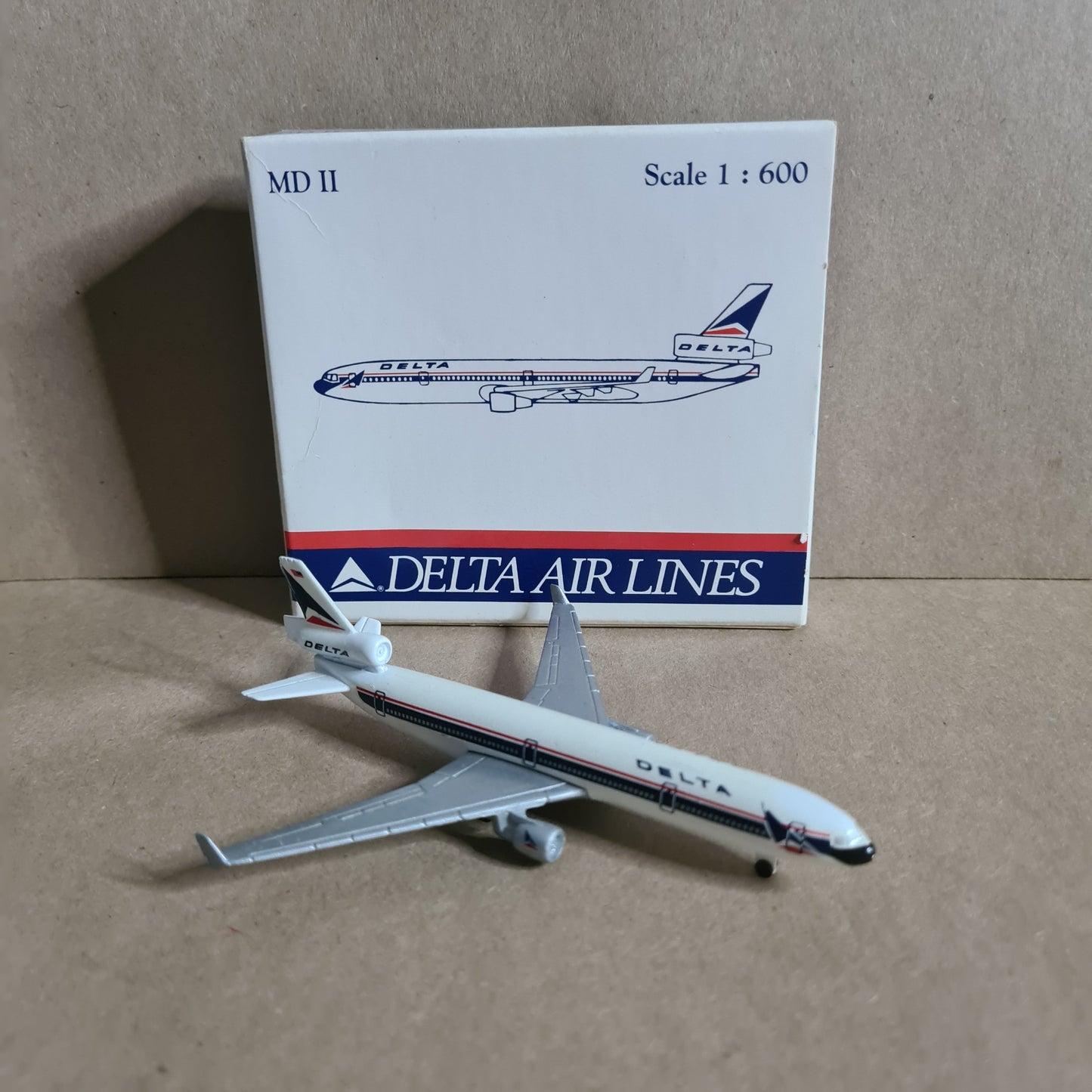 Schabak 1:600 MD-11 Delta Airlines  German made diecast plane 943/21 VGC  boxed