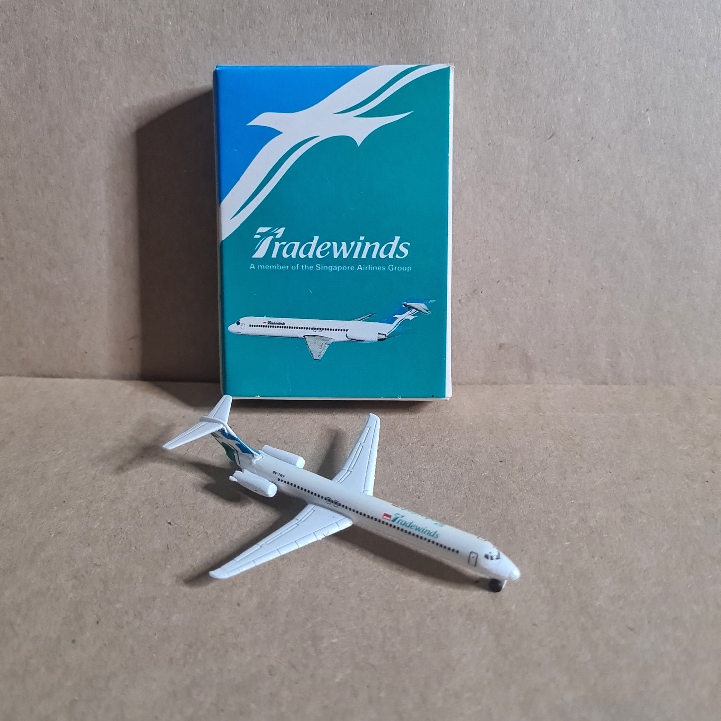 Schabak 1:600 MD-87 Tradewinds Singapore Airlines diecast plane 904/115 VGC  boxed