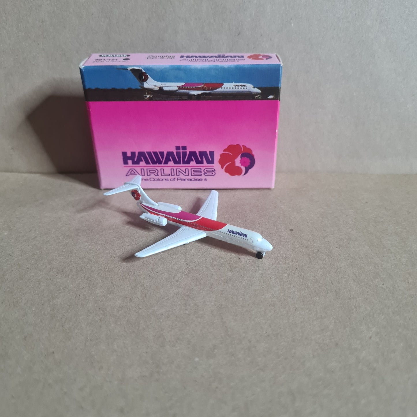Schabak 1:600 Douglas DC-9-50 Hawaiian Airlines diecast plane 924/121 VGC boxed