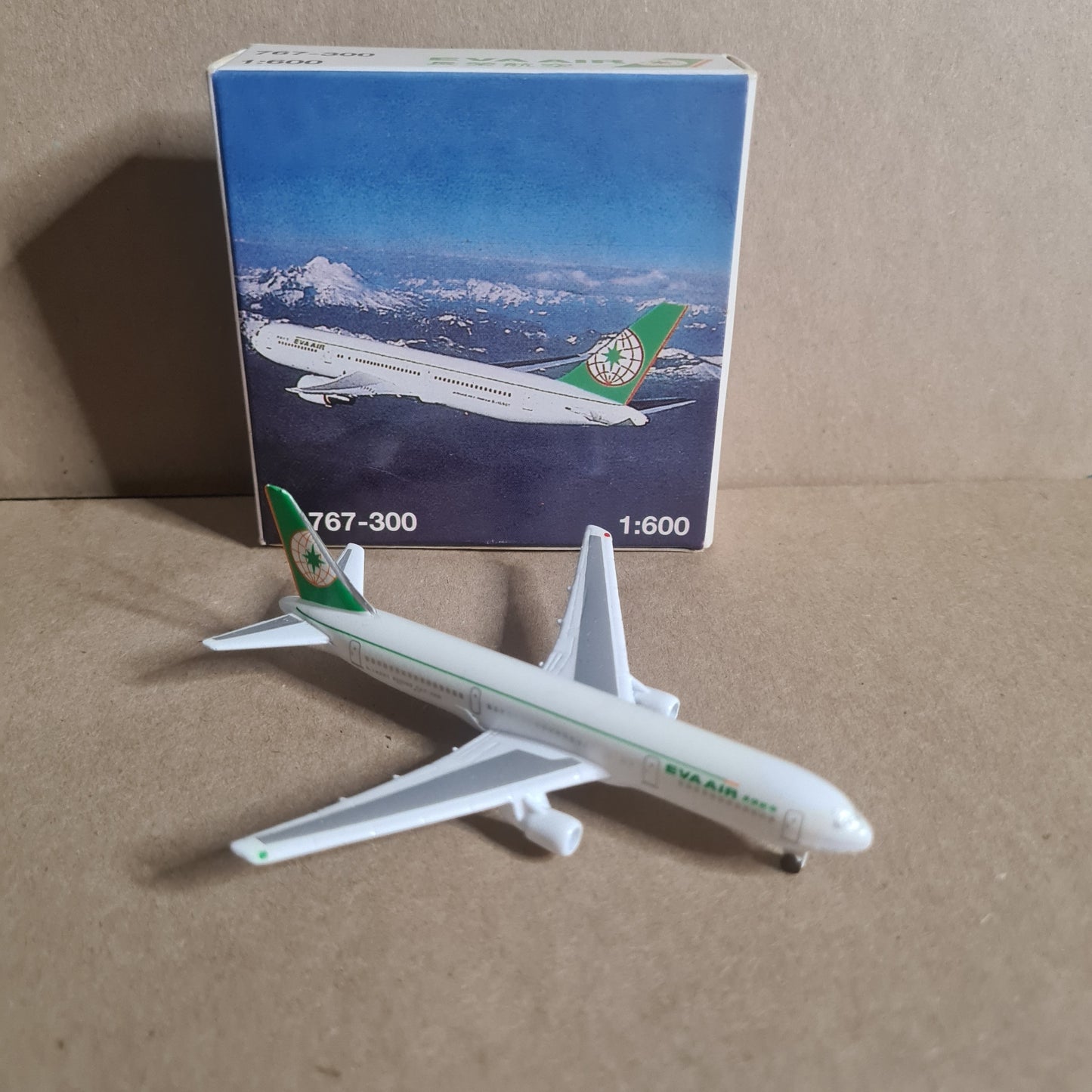 Schabak 1:600 Boeing 767-300 Eva Air  diecast plane 927/156 VGC boxed