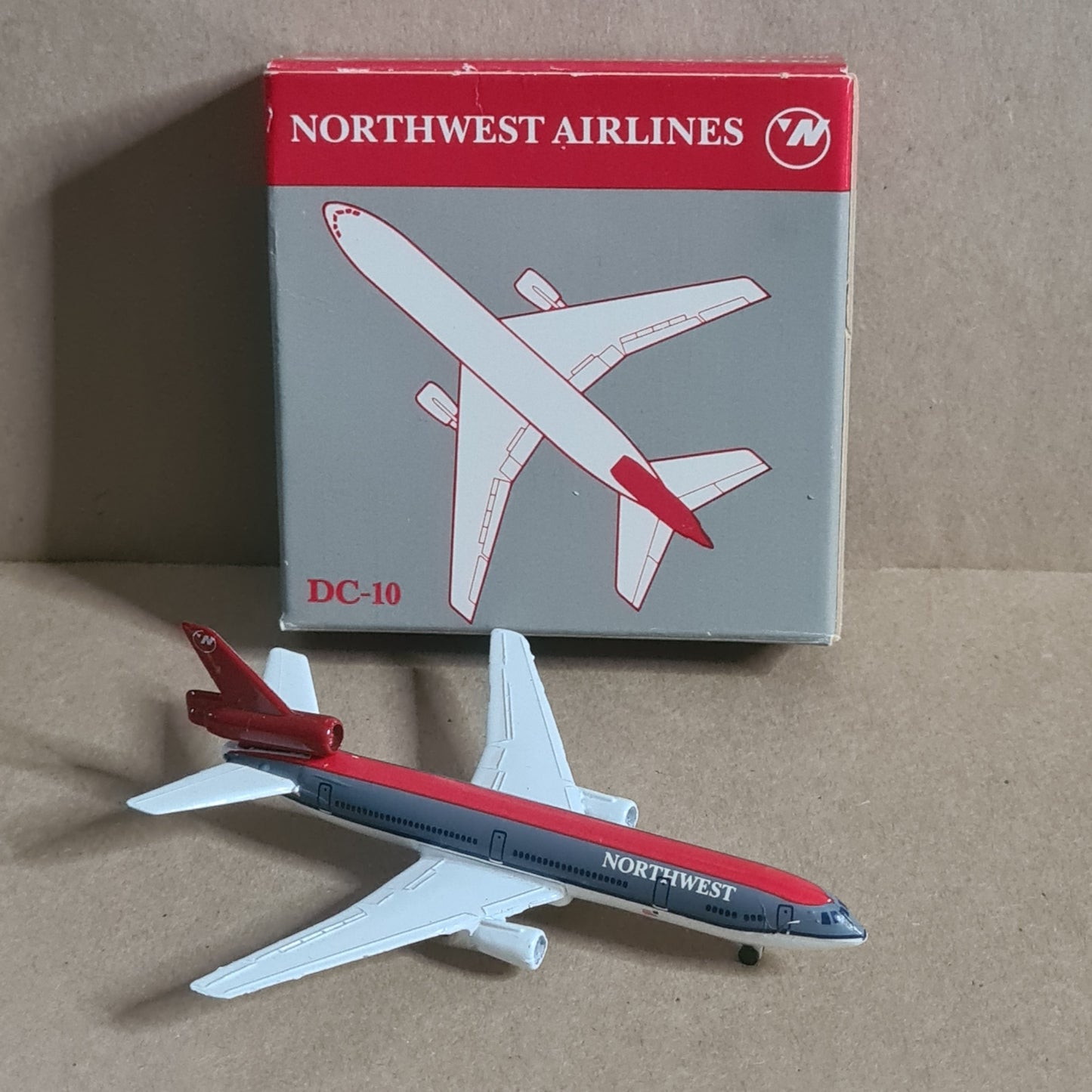 Schabak 1:600 Douglas DC-10 Northwest Airlines diecast model plane 902/37 vgc boxed