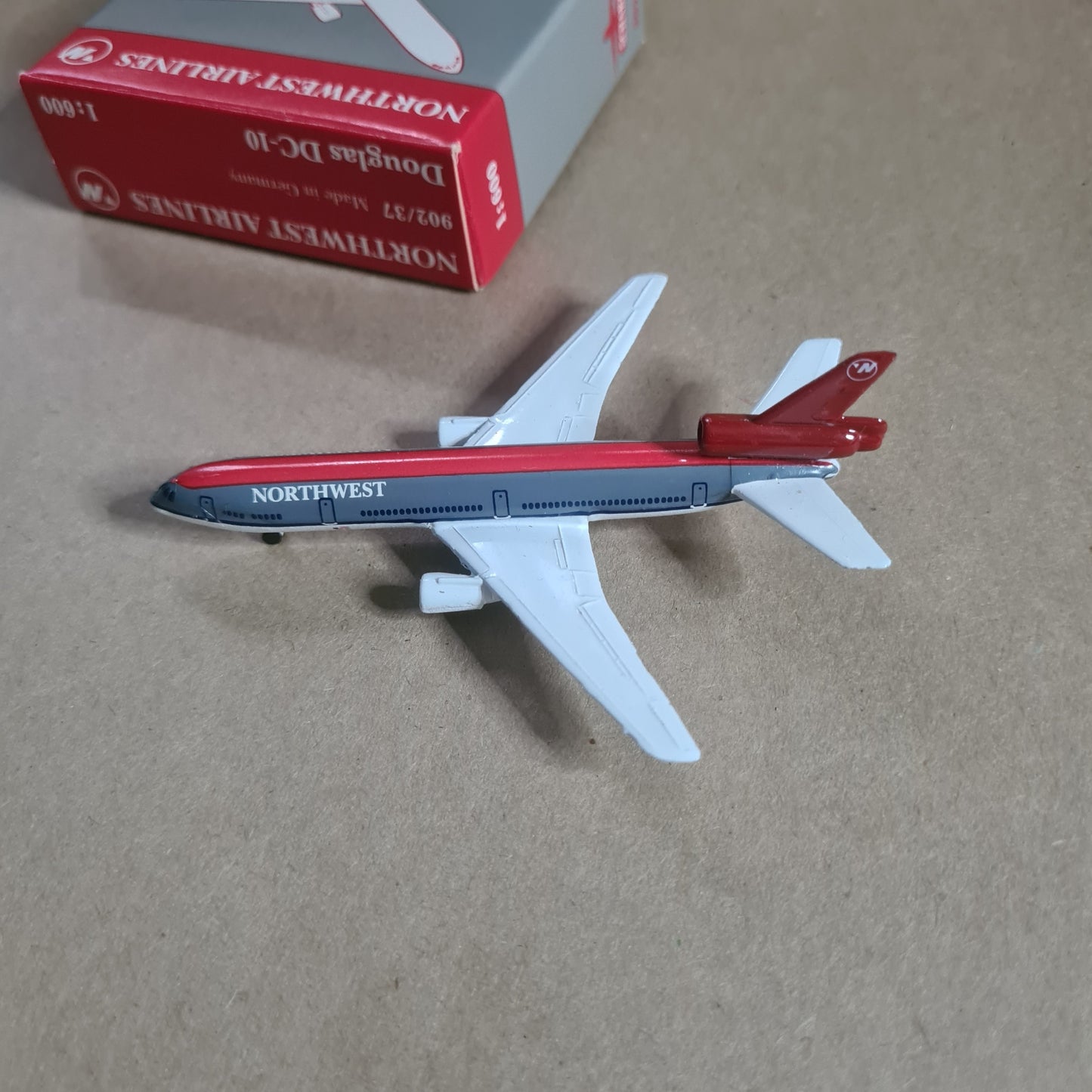 Schabak 1:600 Douglas DC-10 Northwest Airlines diecast model plane 902/37 vgc boxed
