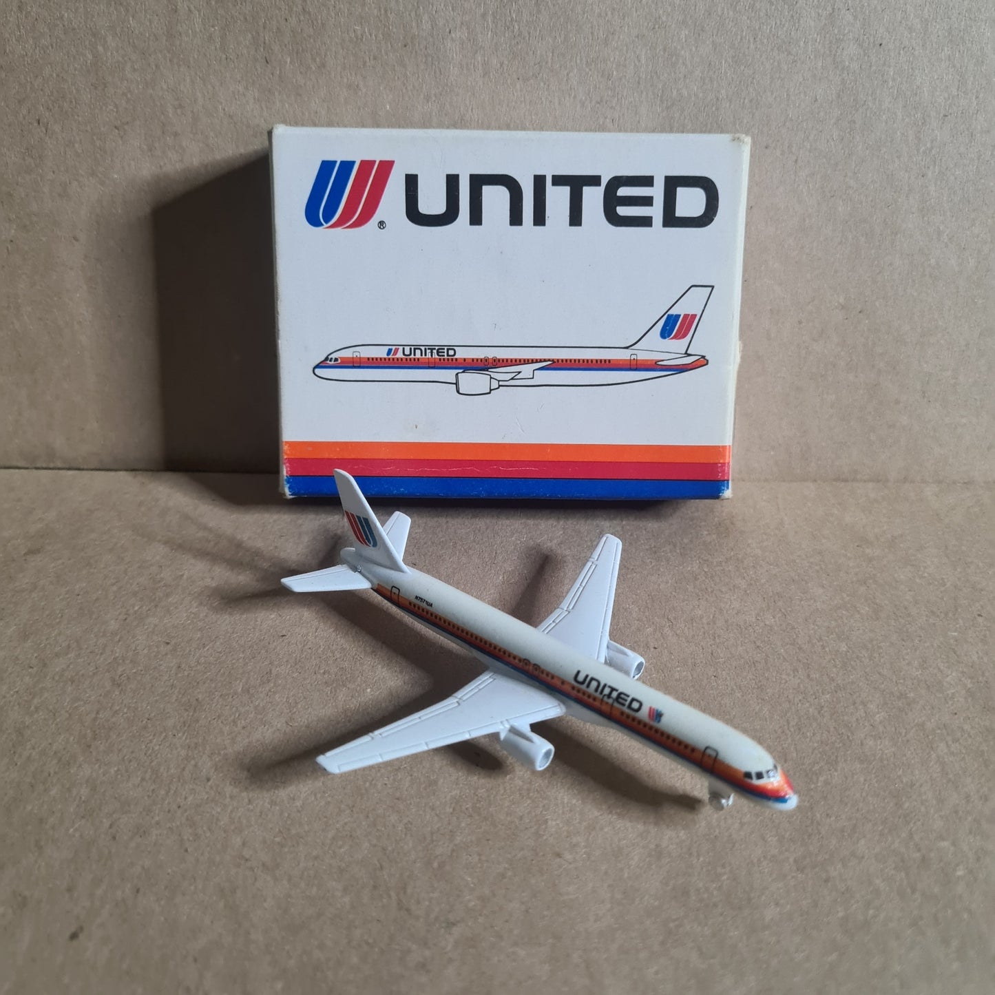Schabak 1:600 Boeing 757 United Airlines diecast model plane 908/23  vgc boxed