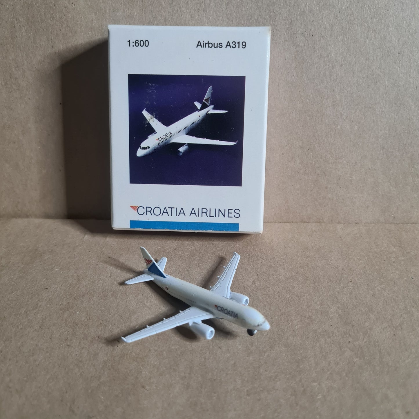 Schabak 1:600 Airbus A-319 Croatia Airlines German diecast plane 957/195 VGC Boxed