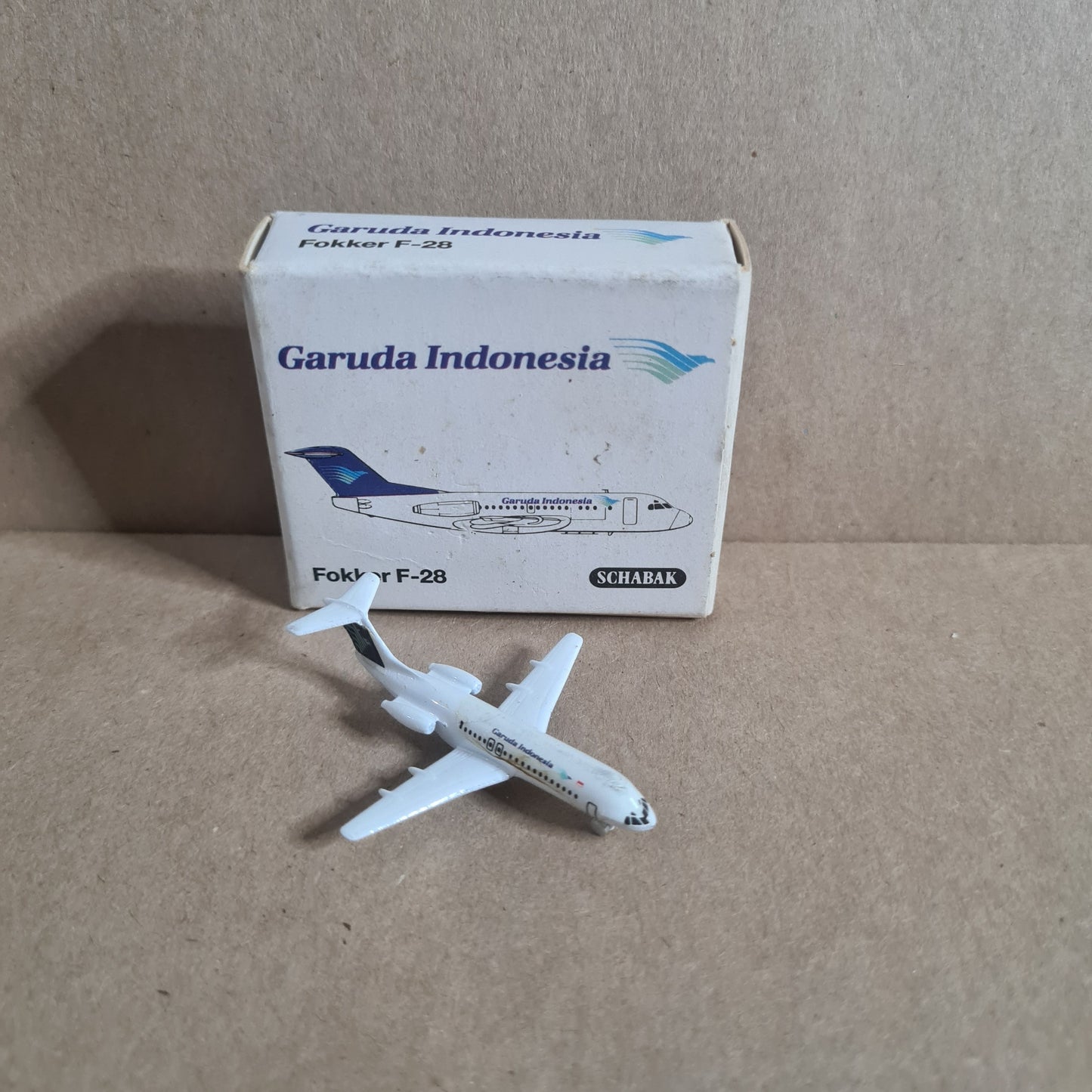 Schabak 1:600 Fokker F-28 Garuda Indonesia diecast plane 931/64  Fair Boxed