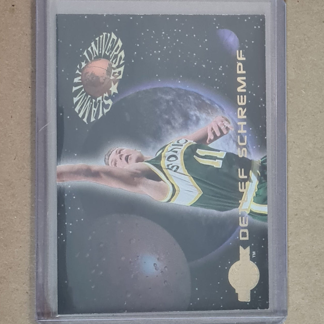 Detlef Schrempf Skybox 1995 Slammin Universe #24 NBA Basketball Seattle supersonics Ex- sleeved