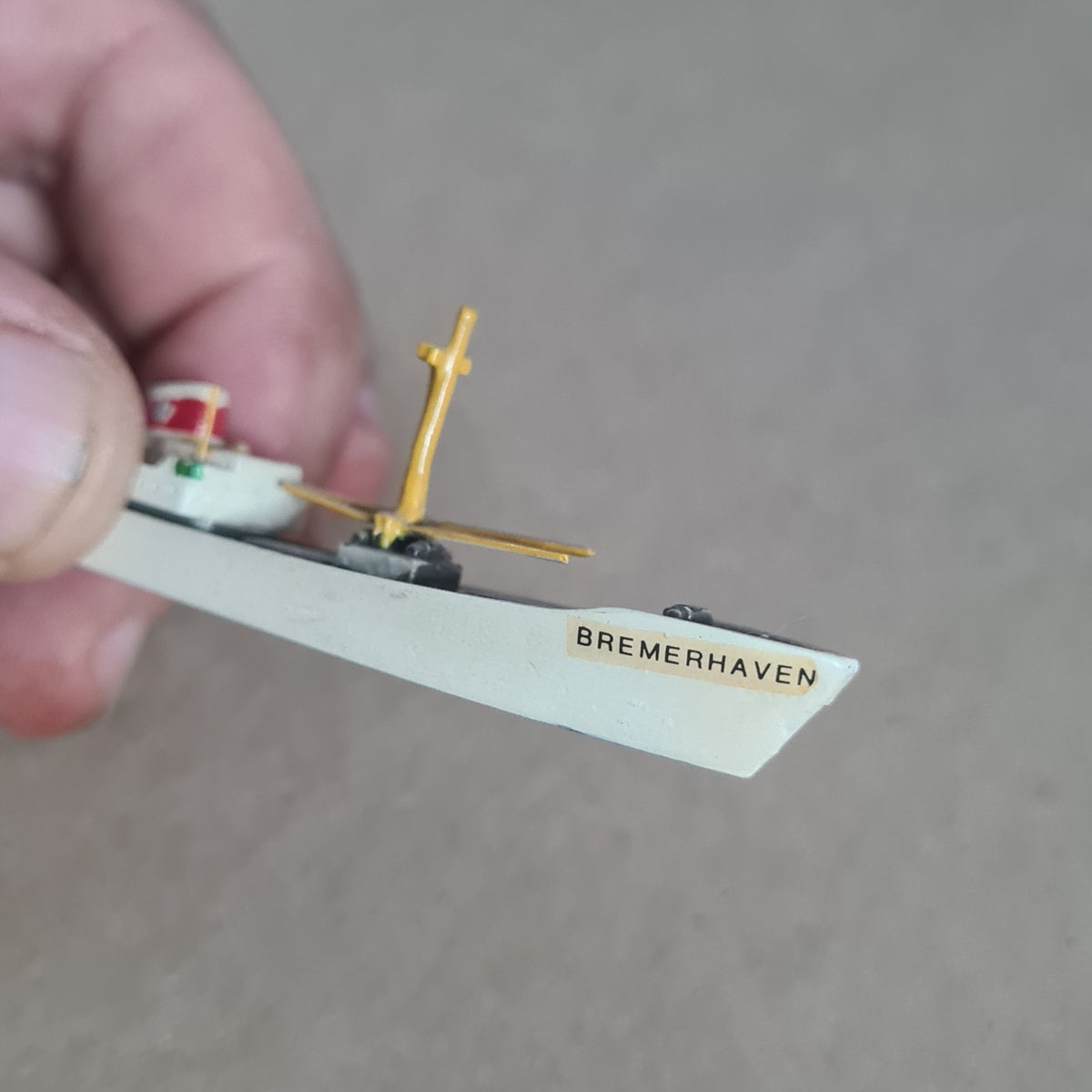 Hansa 1:1250 S-30  waterline white metal Bremerhaven ship model loose nice