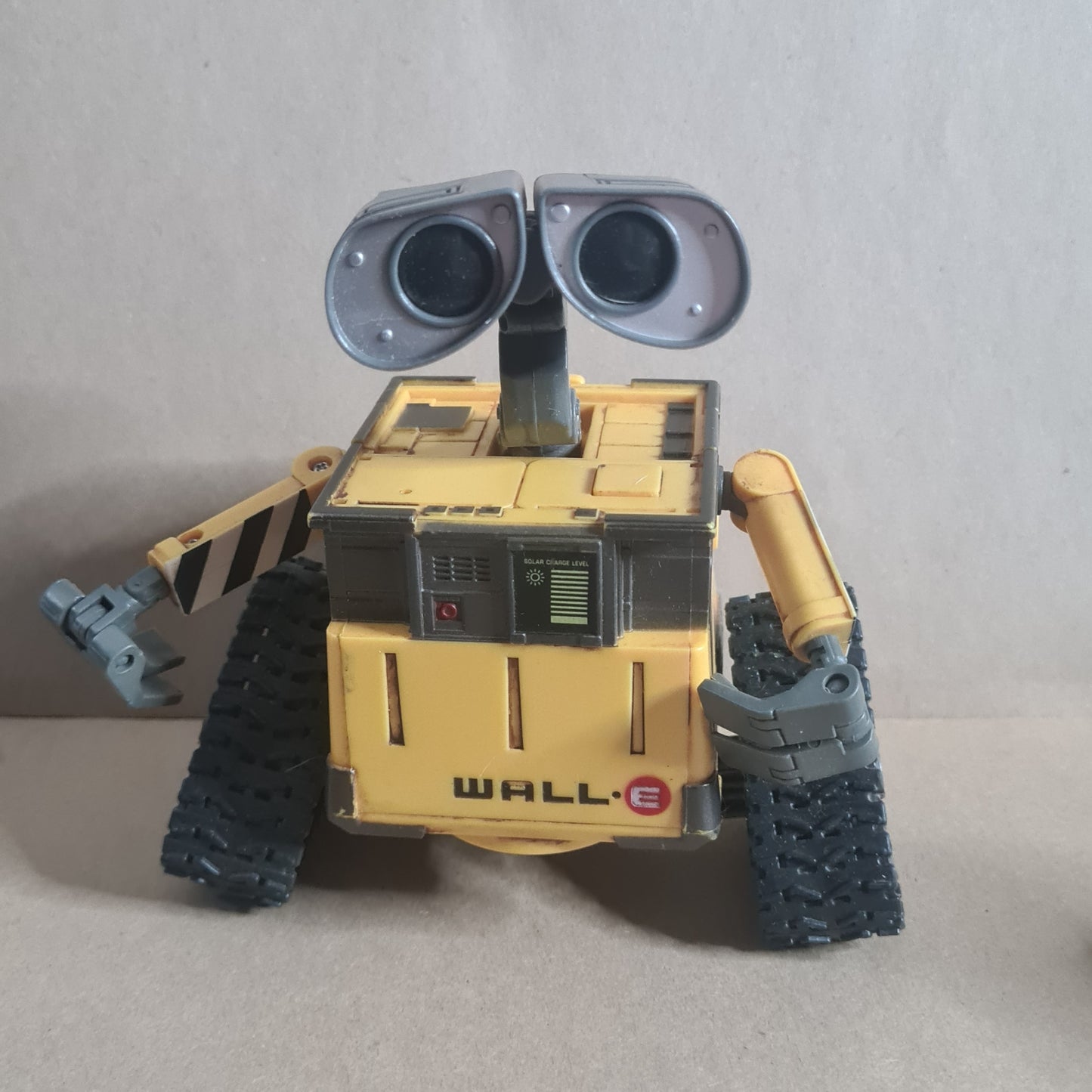 Disney Pixar Wall-E Large quality battery operated figure great display piece loose