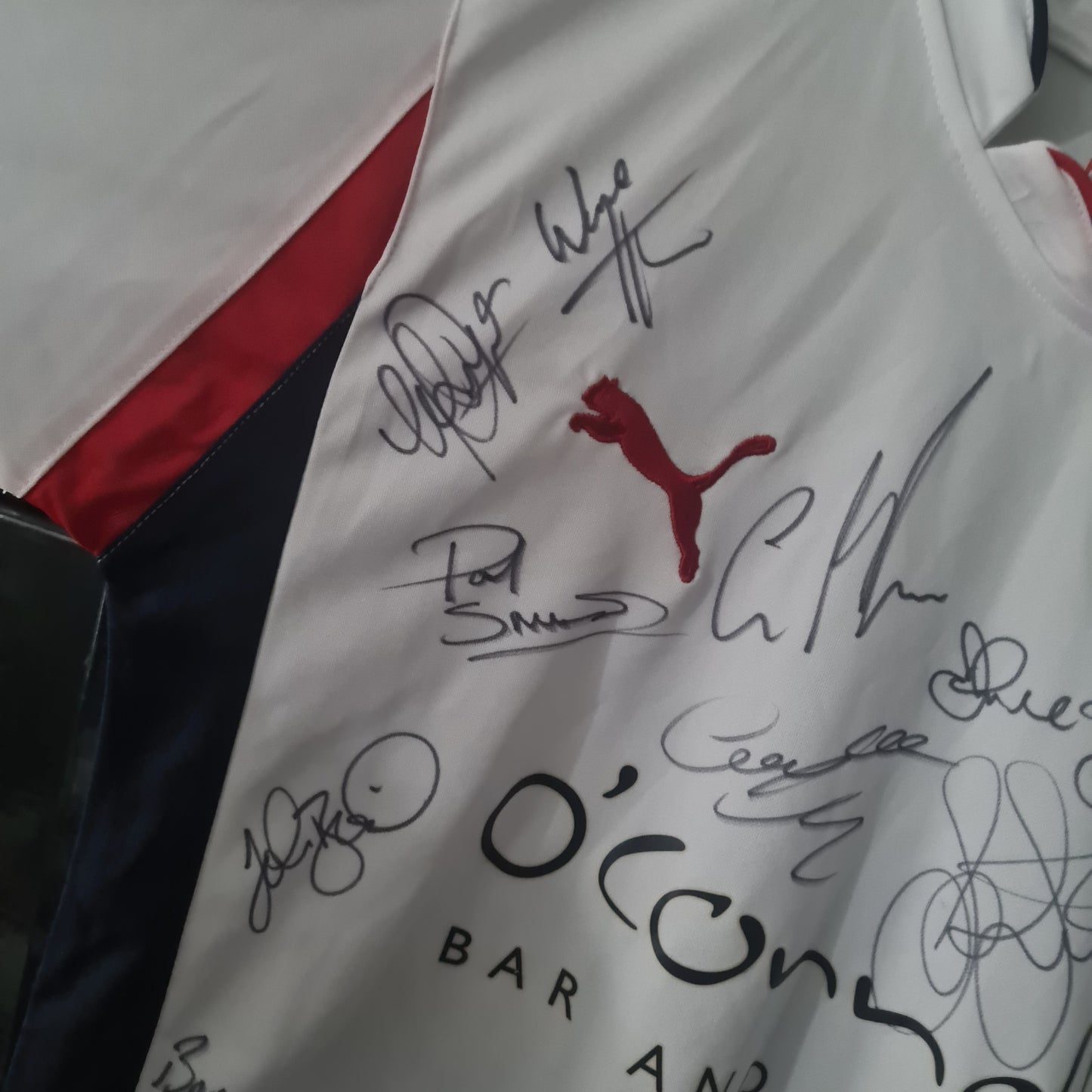 Raith Rovers 2010-11 puma football jersey shirt fully signed autographed size S VGC