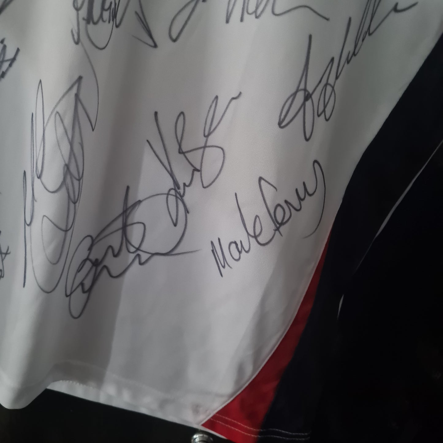 Raith Rovers 2010-11 puma football jersey shirt fully signed autographed size S VGC