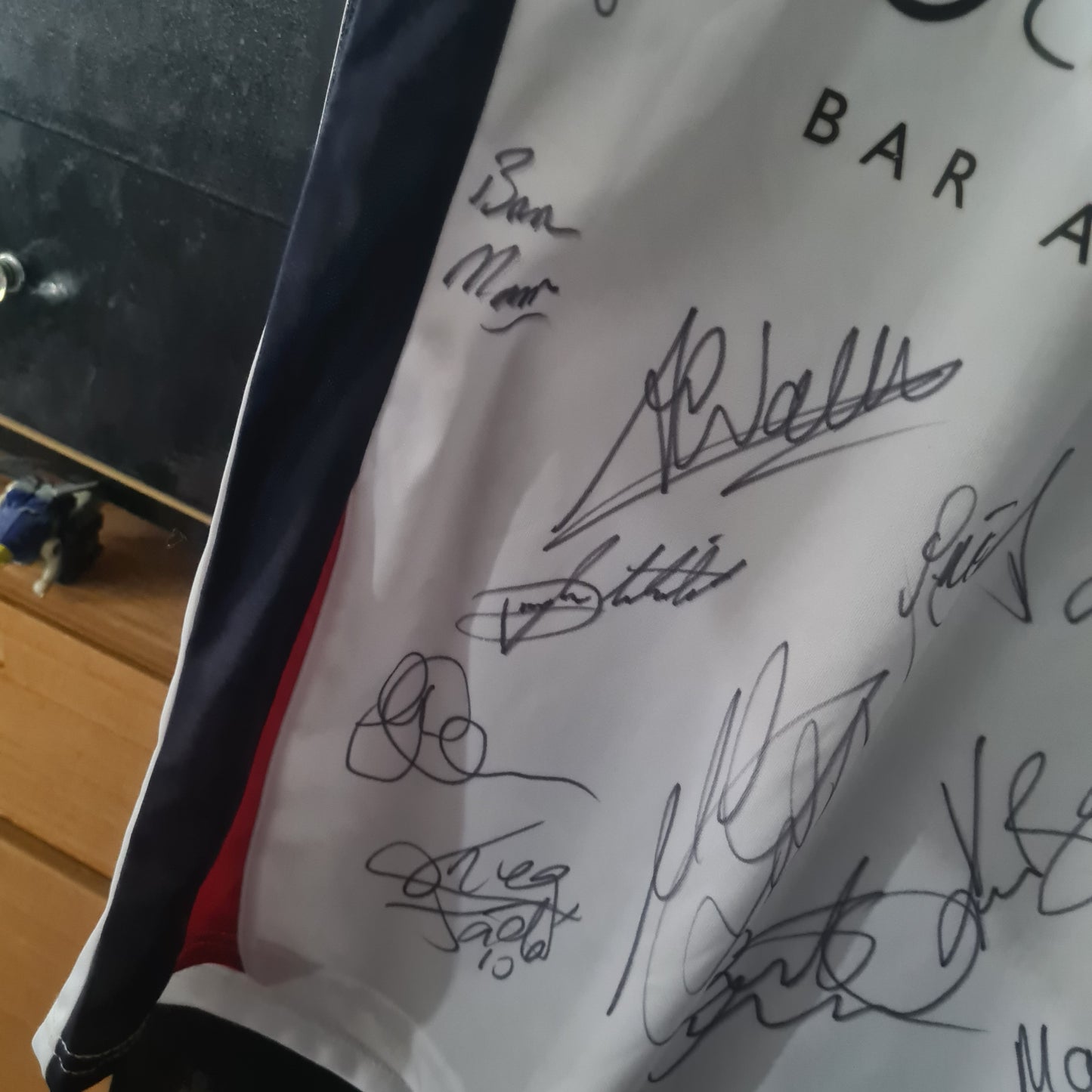 Raith Rovers 2010-11 puma football jersey shirt fully signed autographed size S VGC