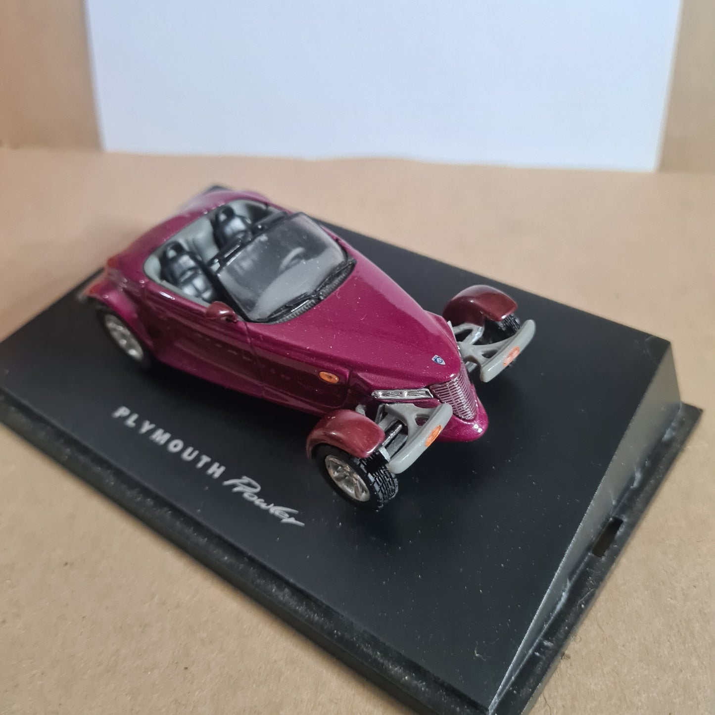Universal Hobbies 1:43 Plymouth Prowler dieast model "lost wing mirror" boxed
