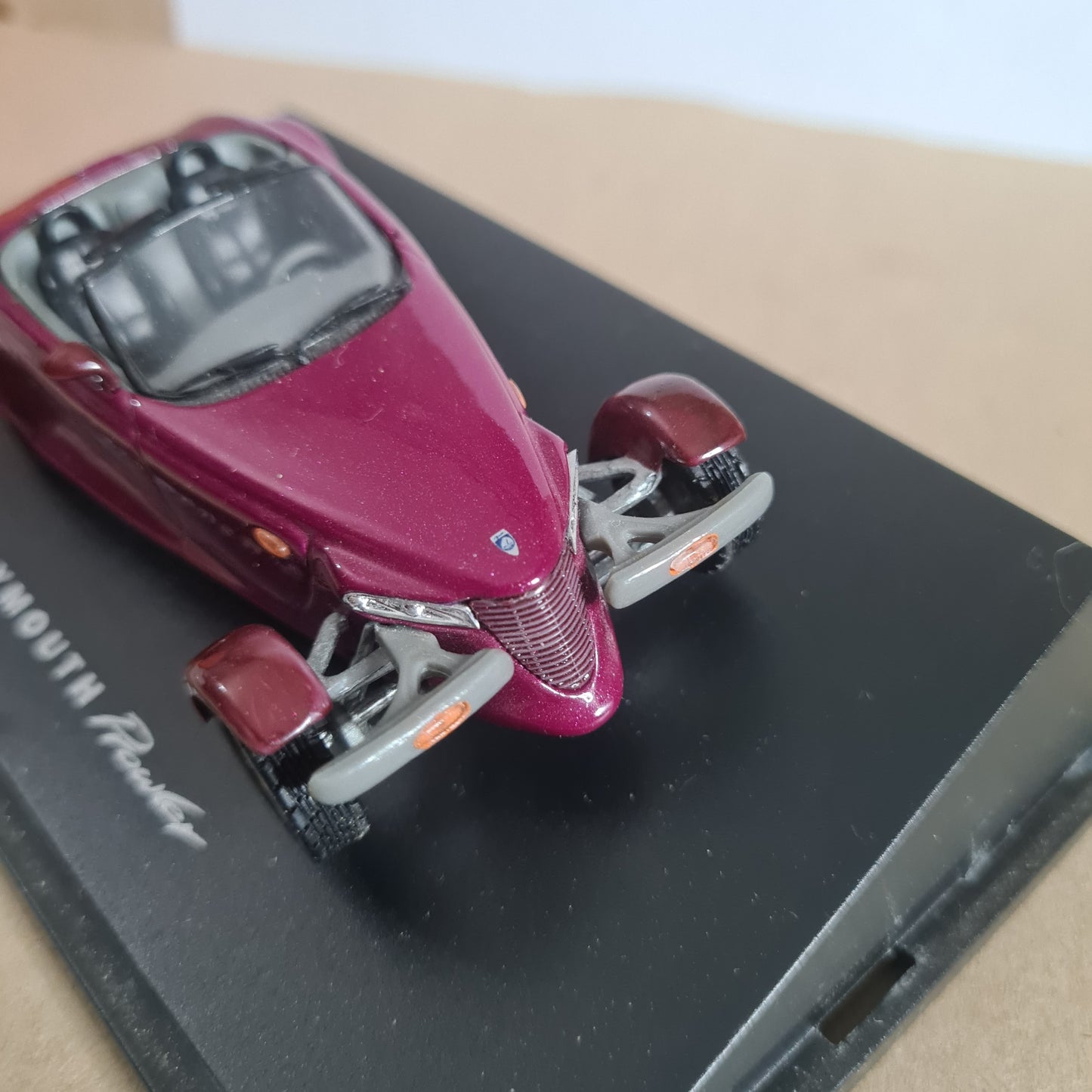 Universal Hobbies 1:43 Plymouth Prowler dieast model "lost wing mirror" boxed