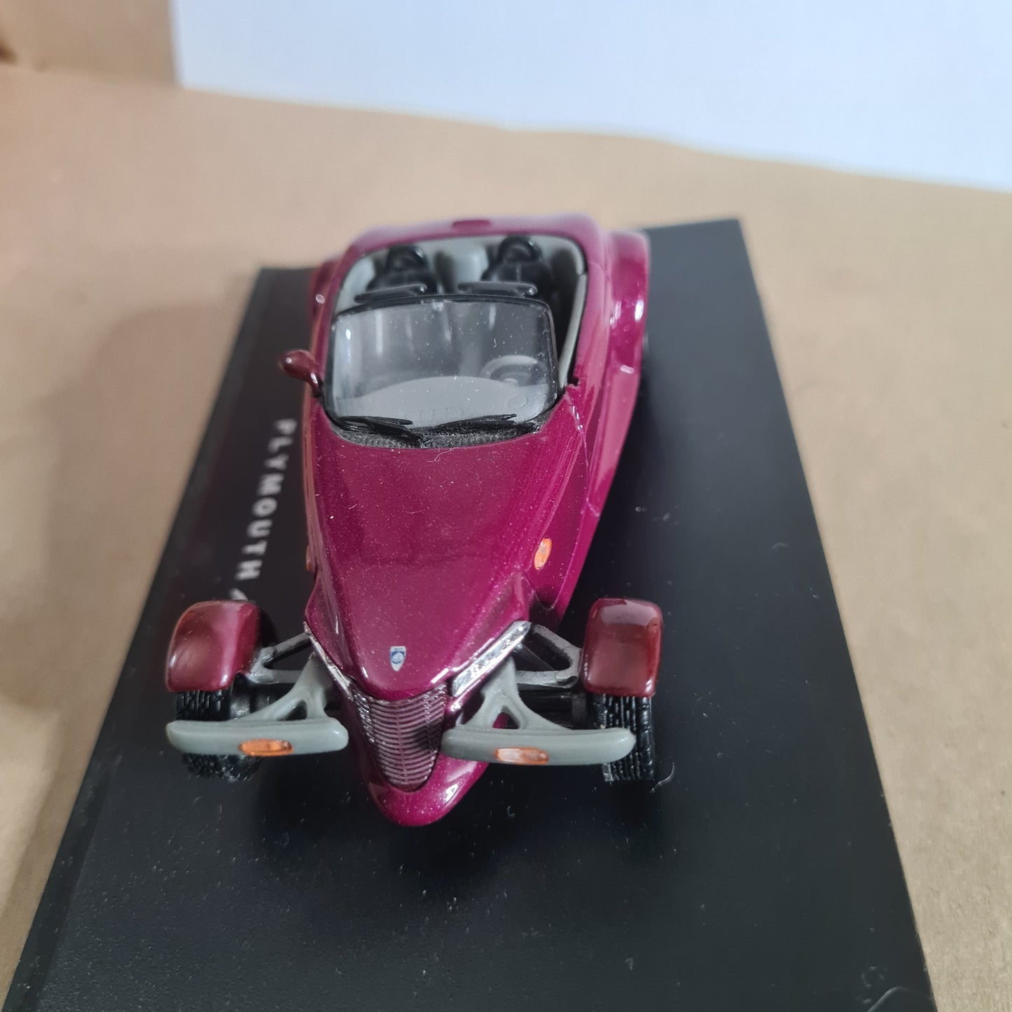 Universal Hobbies 1:43 Plymouth Prowler dieast model "lost wing mirror" boxed