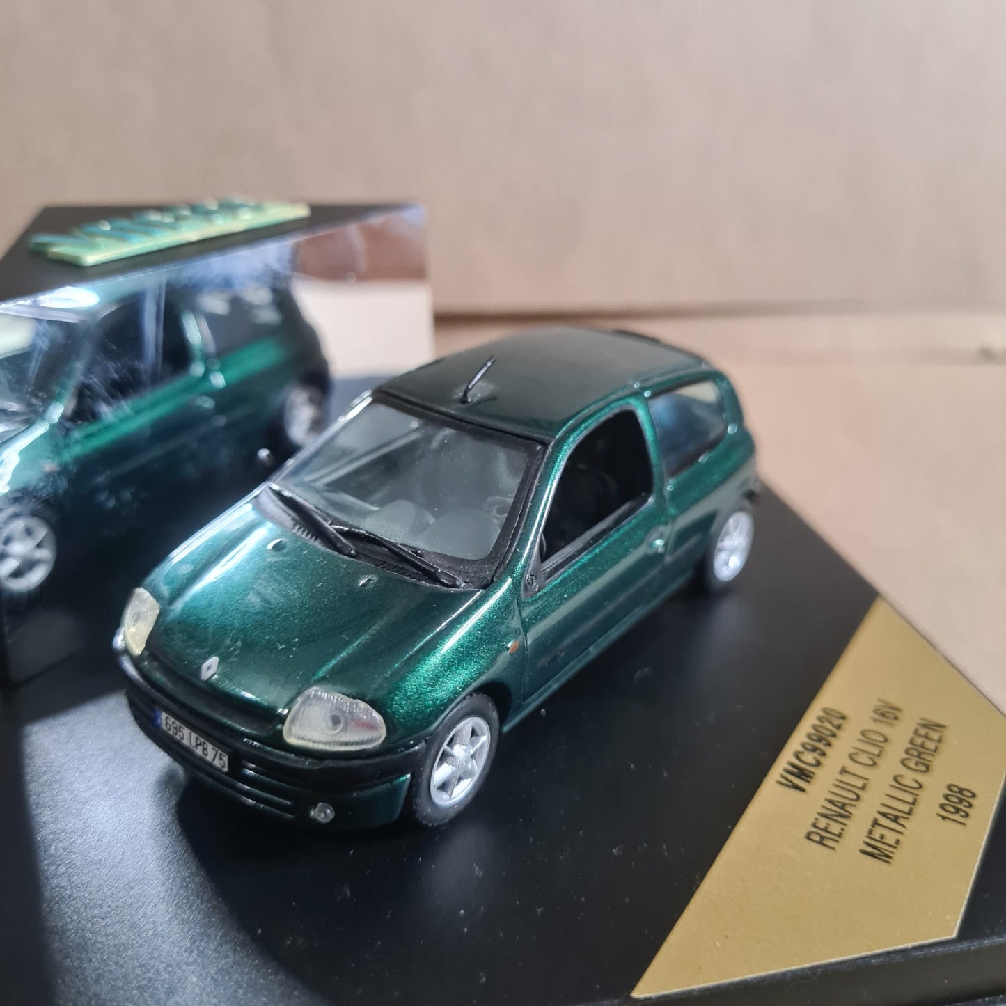 Vitesse VMC99020 1:43 Renault Clio 16v 1998  diecast model "lost wing mirror" boxed
