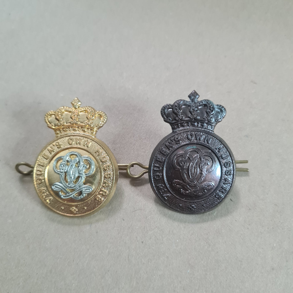 The 7th Queens own Hussairs cap badges gold & bronze coloured vgc