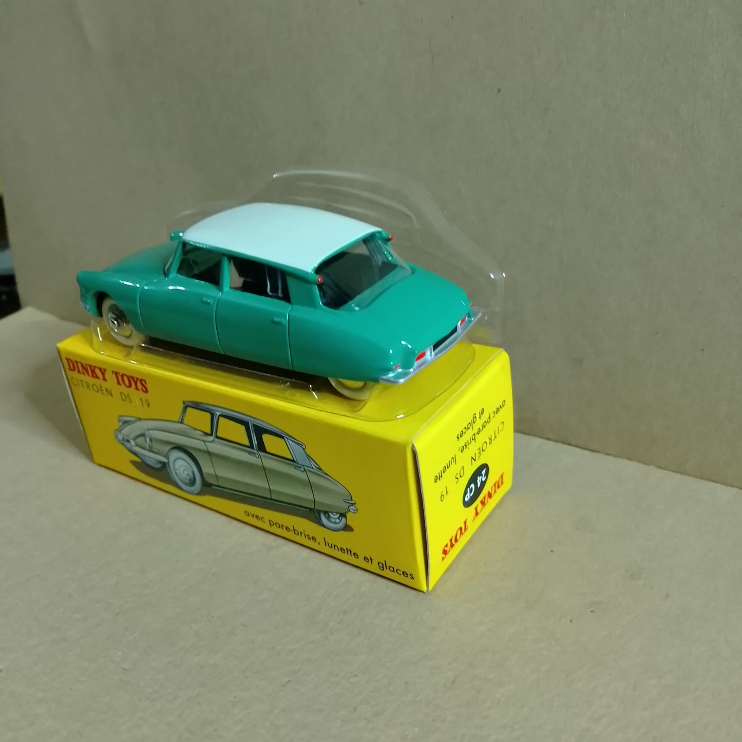 Dinky toys Atlas editions Norev collection #24 CP Citroen DS 19 diecast model excellent