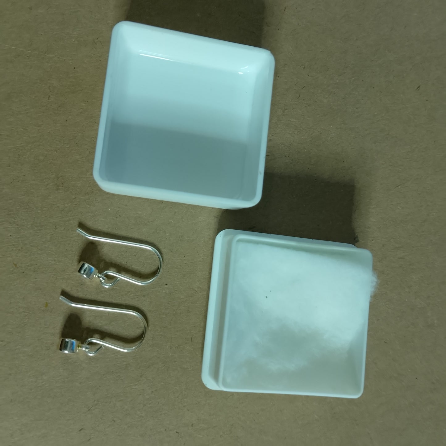 Sterling silver 925 earrings with dangle stone element lovely item, unknown untested stone