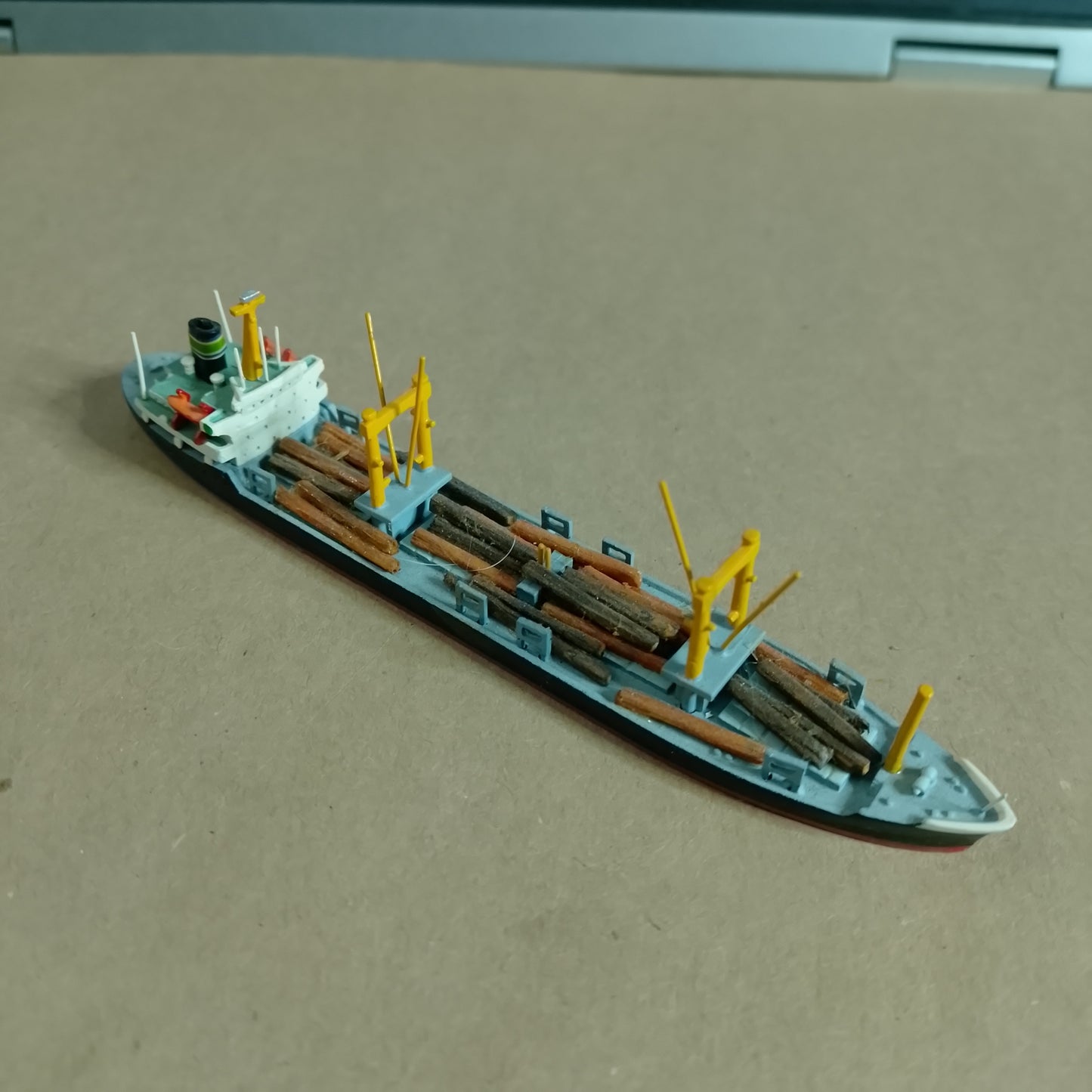 Hansa 1:1250 S-325  waterline white metal 1975 Woermann Sankuru Panama Freighter ship model loose nice