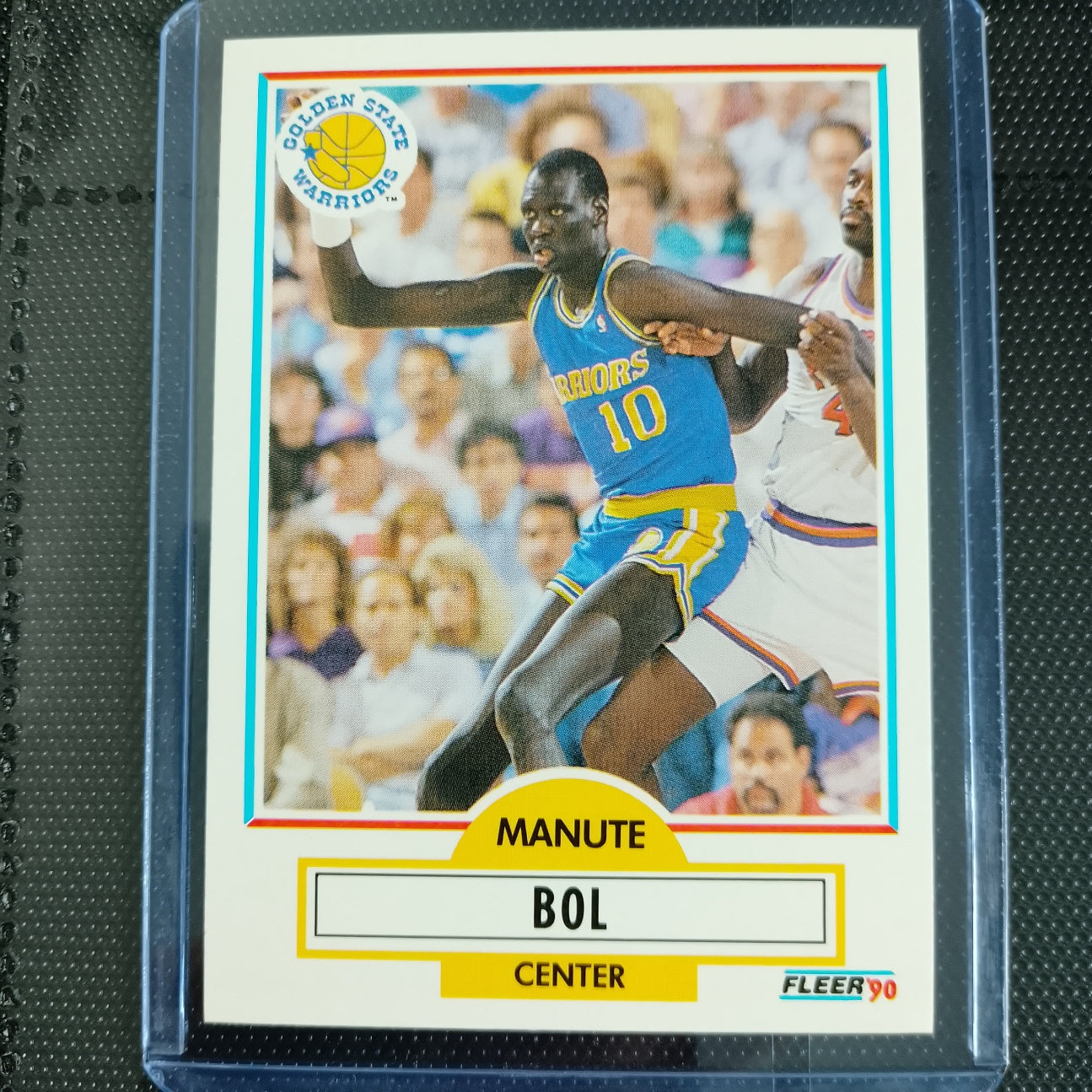 Manute Bol 1990 Fleer 90 #62 NBA Basketball Golden State Warriors superb Sleeved